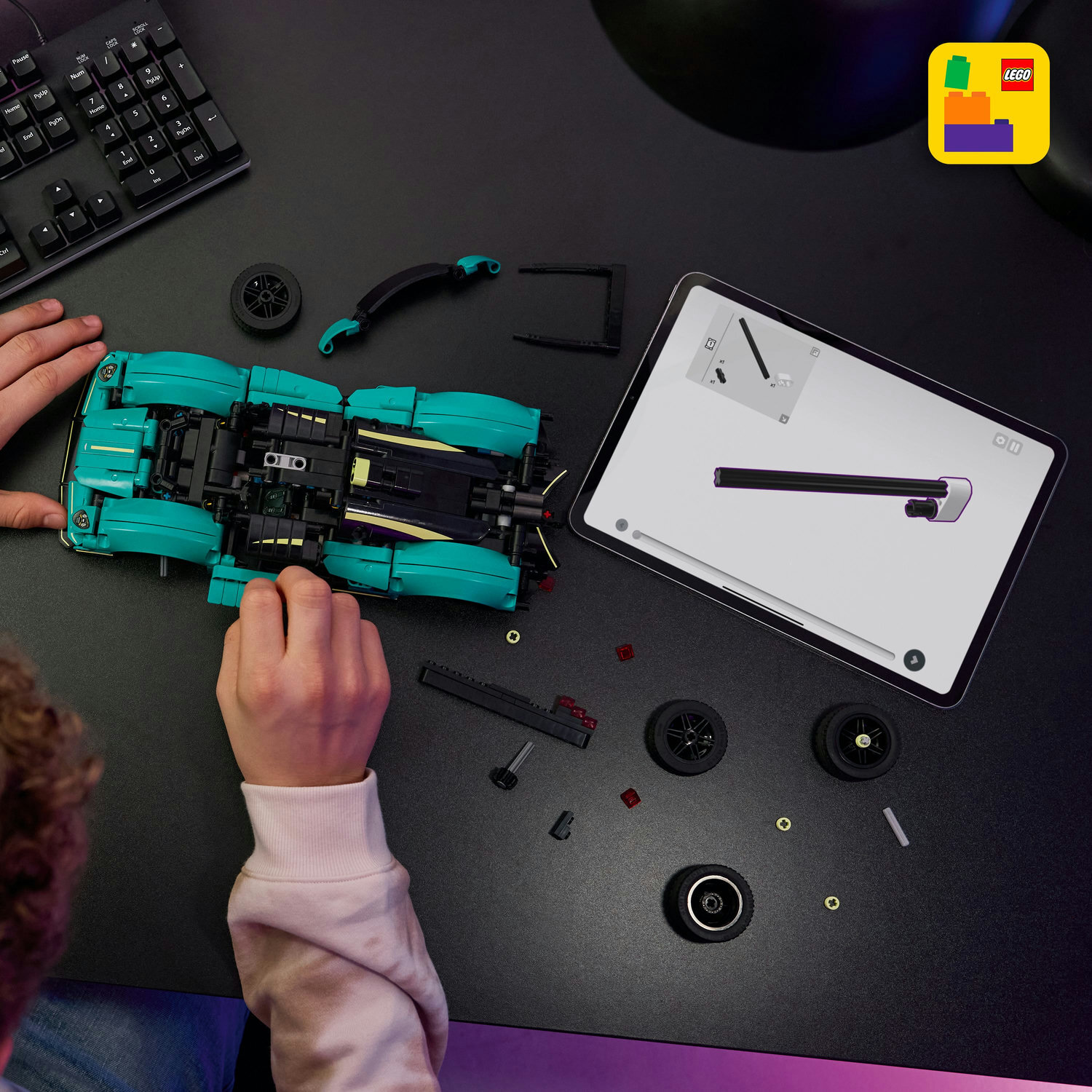 LEGO 42208 Technic Aston Martin Valkyrie фото