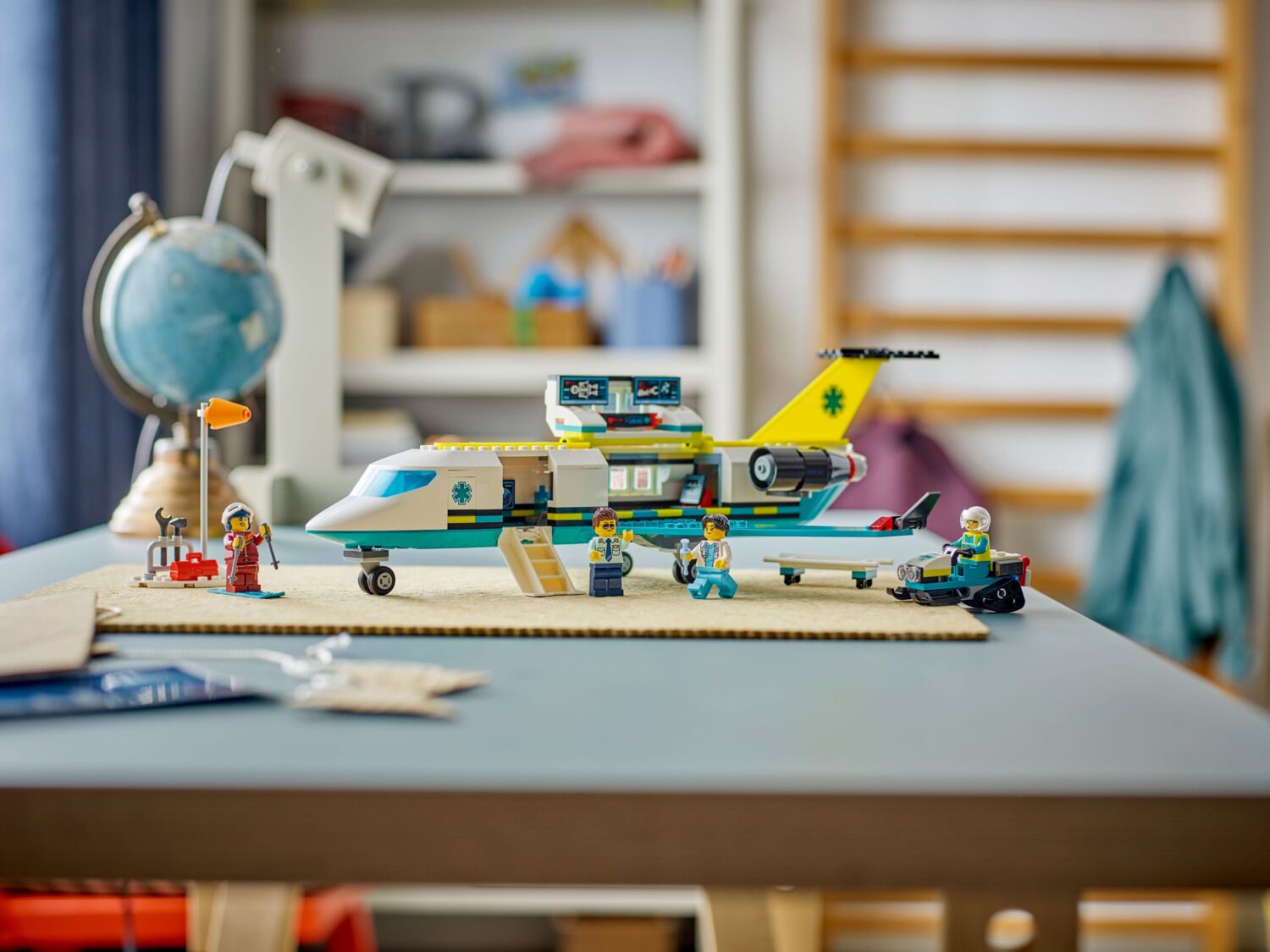 LEGO 60465 City Самолет скорой медицинской помощи фото