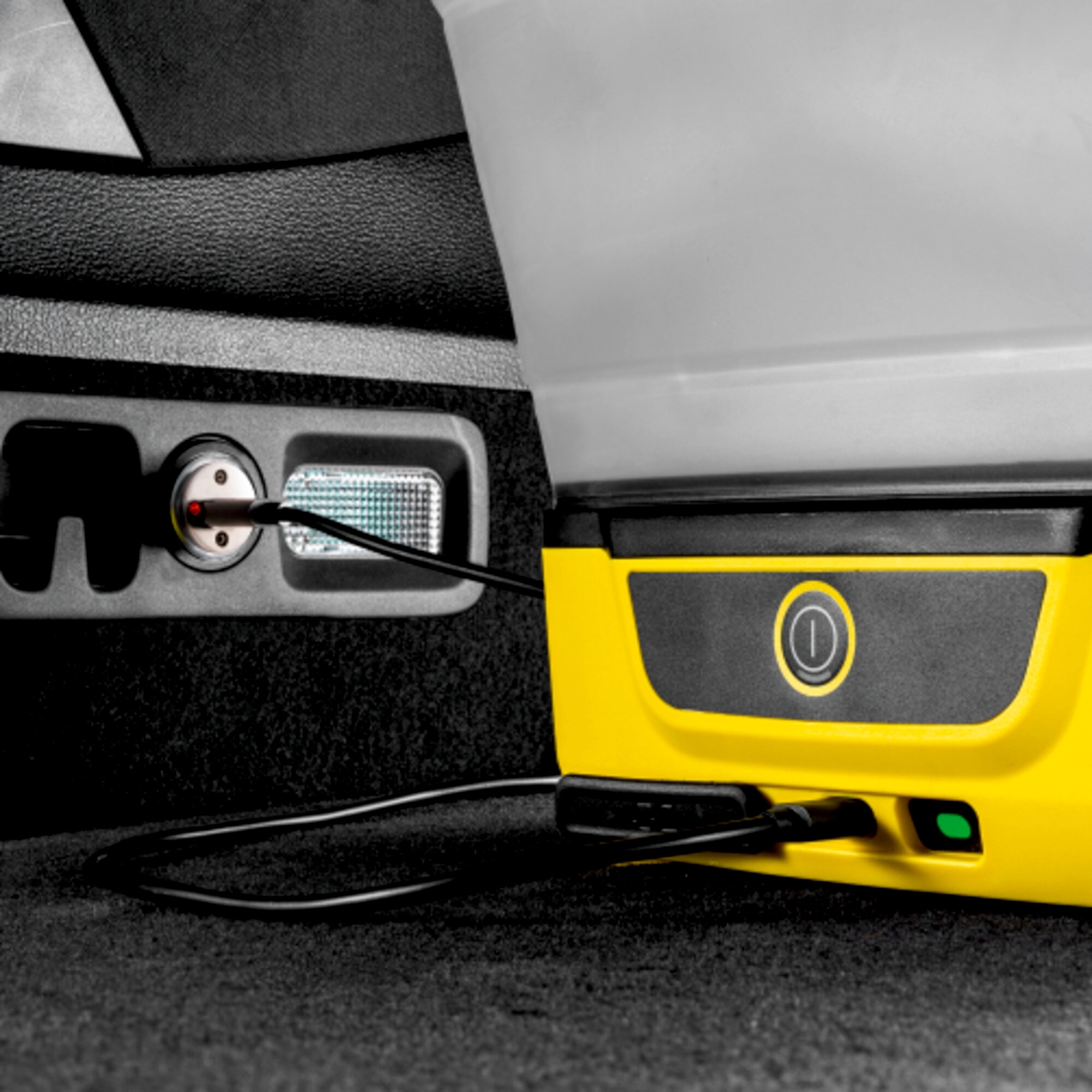 Минимойка низкого давления аккумуляторная Karcher OC 3 Foldable (1.599-300.0) фото 