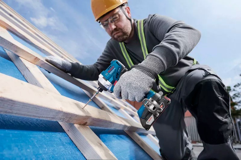 Винтоверт ударный аккумуляторный Bosch GDR 18V-215 18В, 2х2А·ч (0.601.9N2.022) фото 