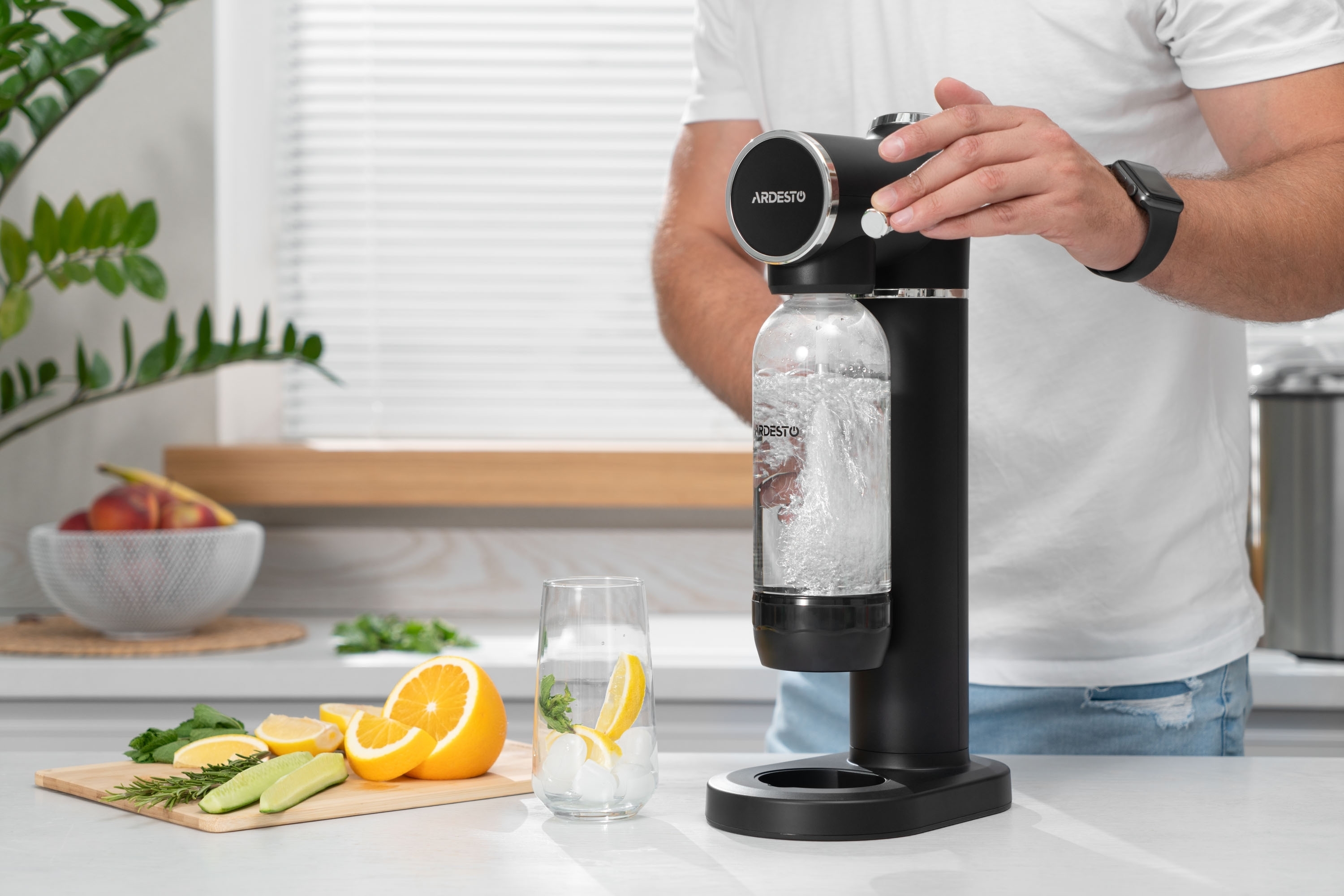 Комплект Холодильник Whirlpool W7X81OOX0 + Сифон для газирования воды Ardesto G7 SMW-02B фото 27