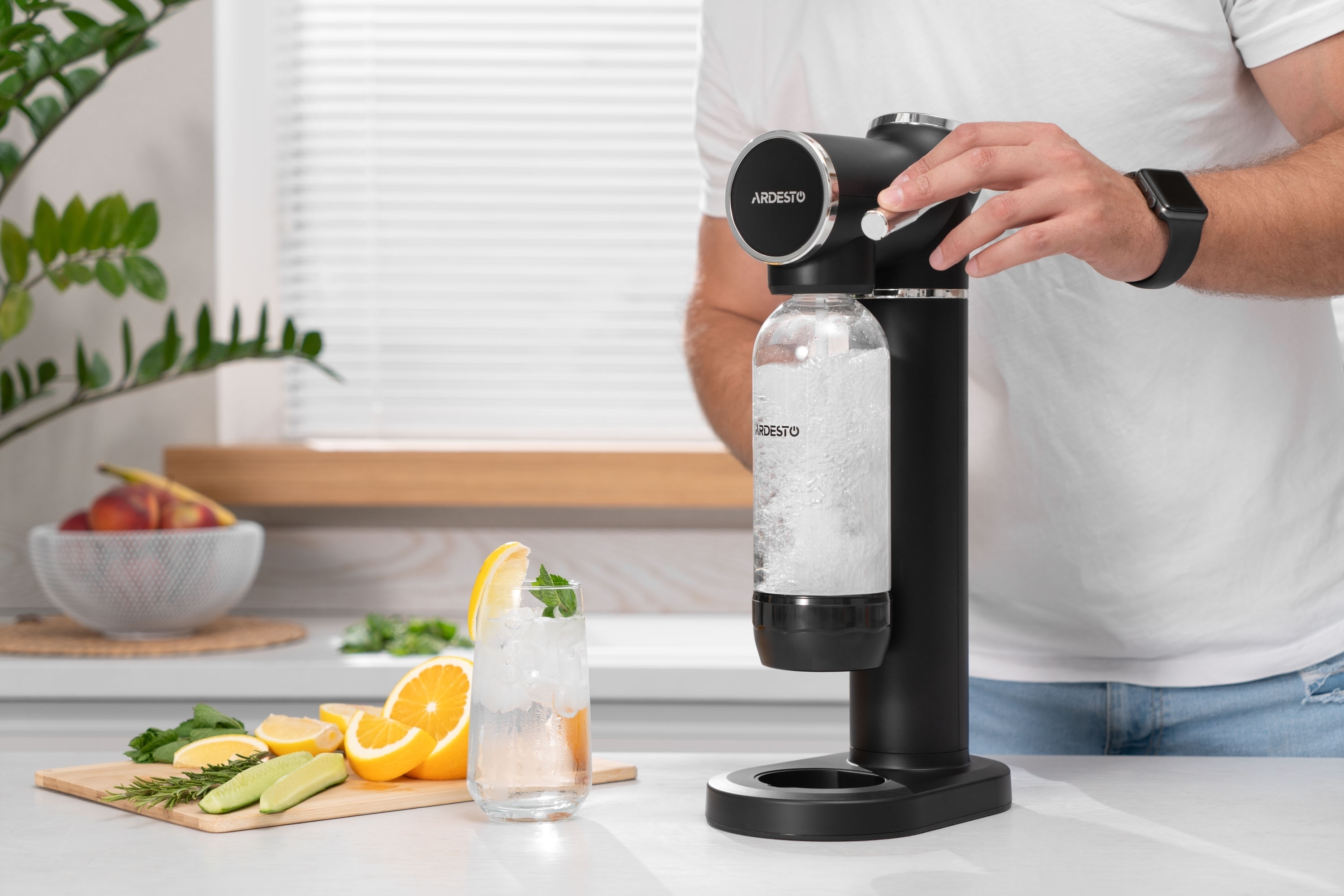 Комплект Холодильник Whirlpool W7X81OOX0 + Сифон для газирования воды Ardesto G7 SMW-02B фото 28