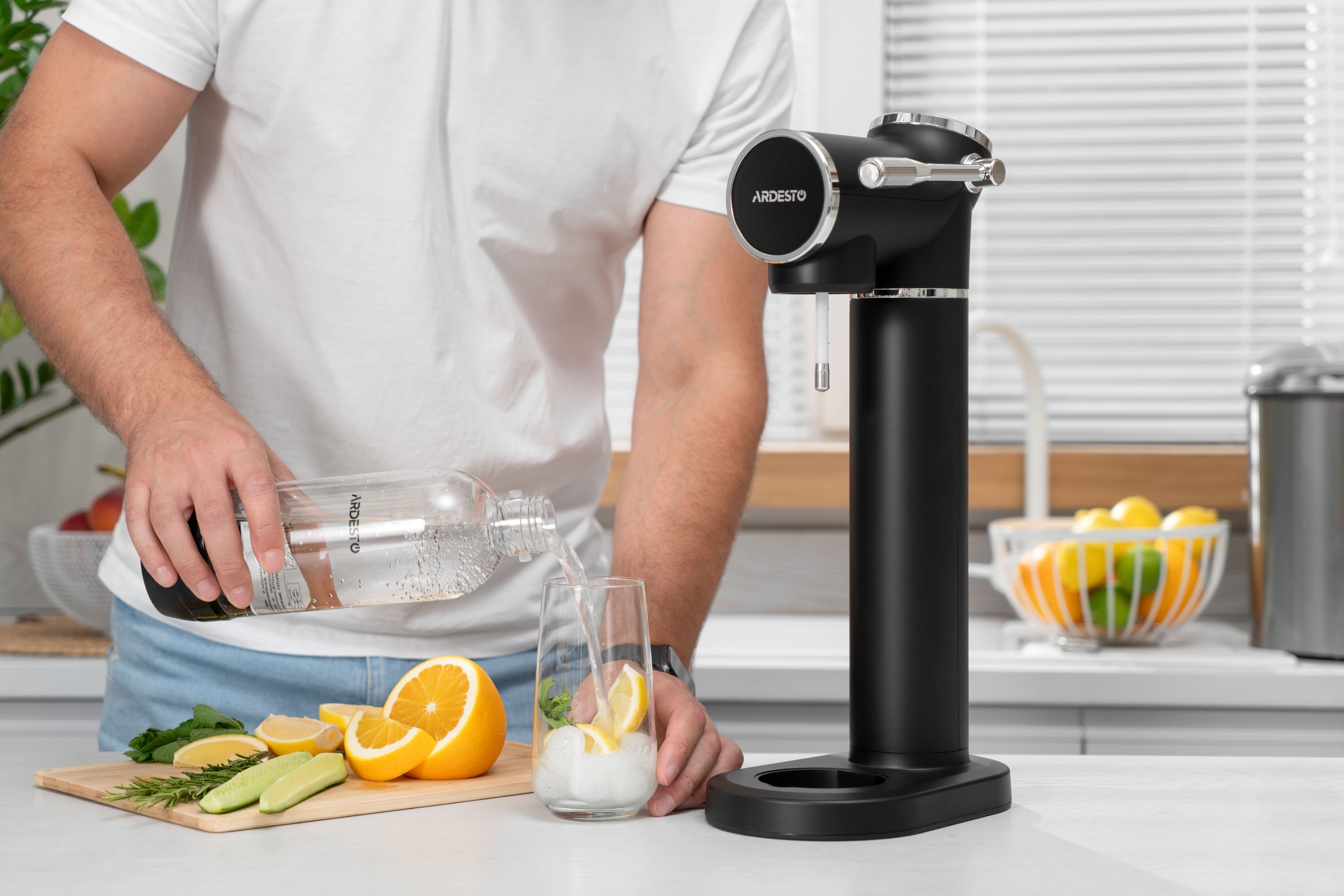 Комплект Холодильник Whirlpool W7X81OOX0 + Сифон для газирования воды Ardesto G7 SMW-02B фото 29