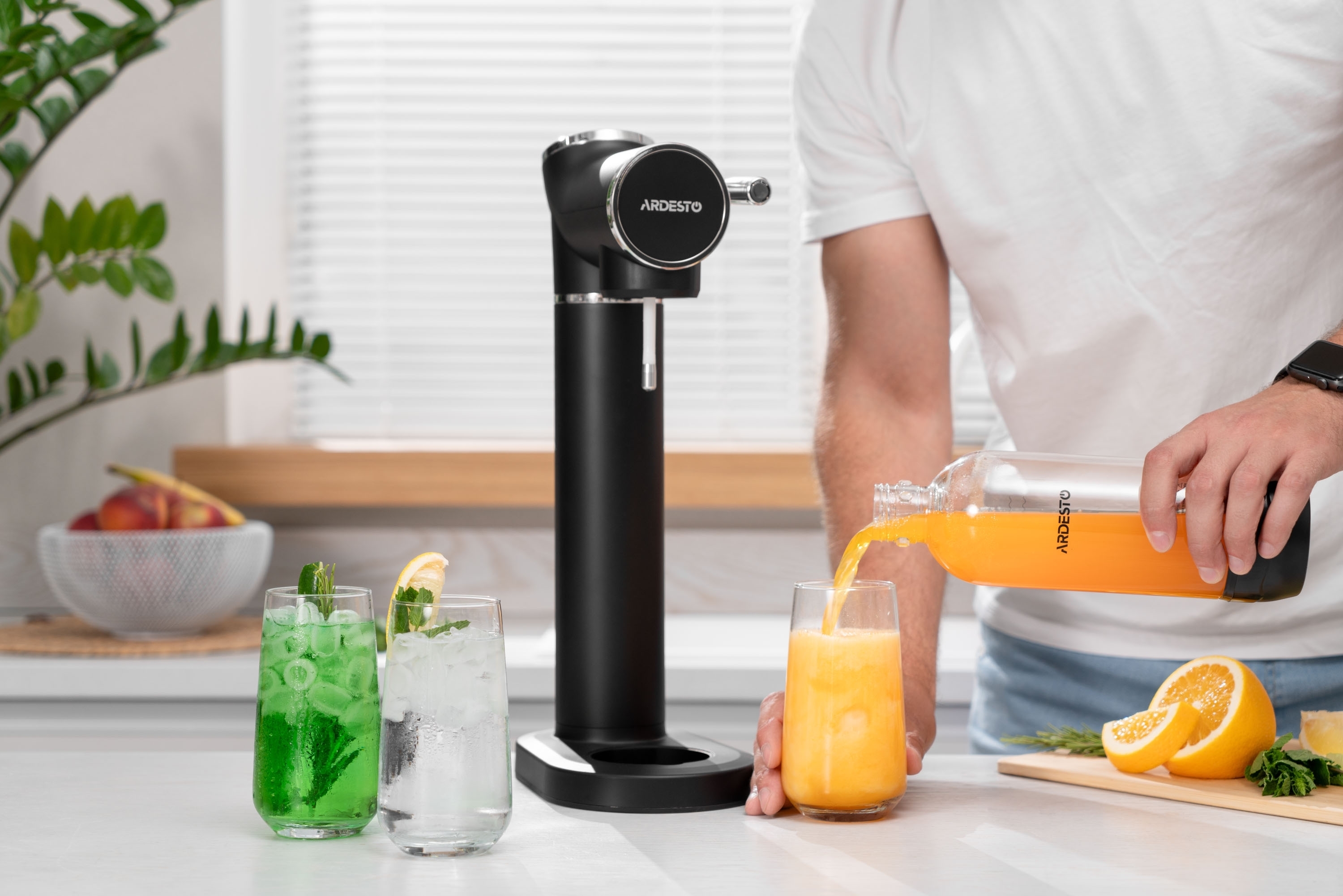 Комплект Холодильник Whirlpool W7X81OOX0 + Сифон для газирования воды Ardesto G7 SMW-02B фото 30