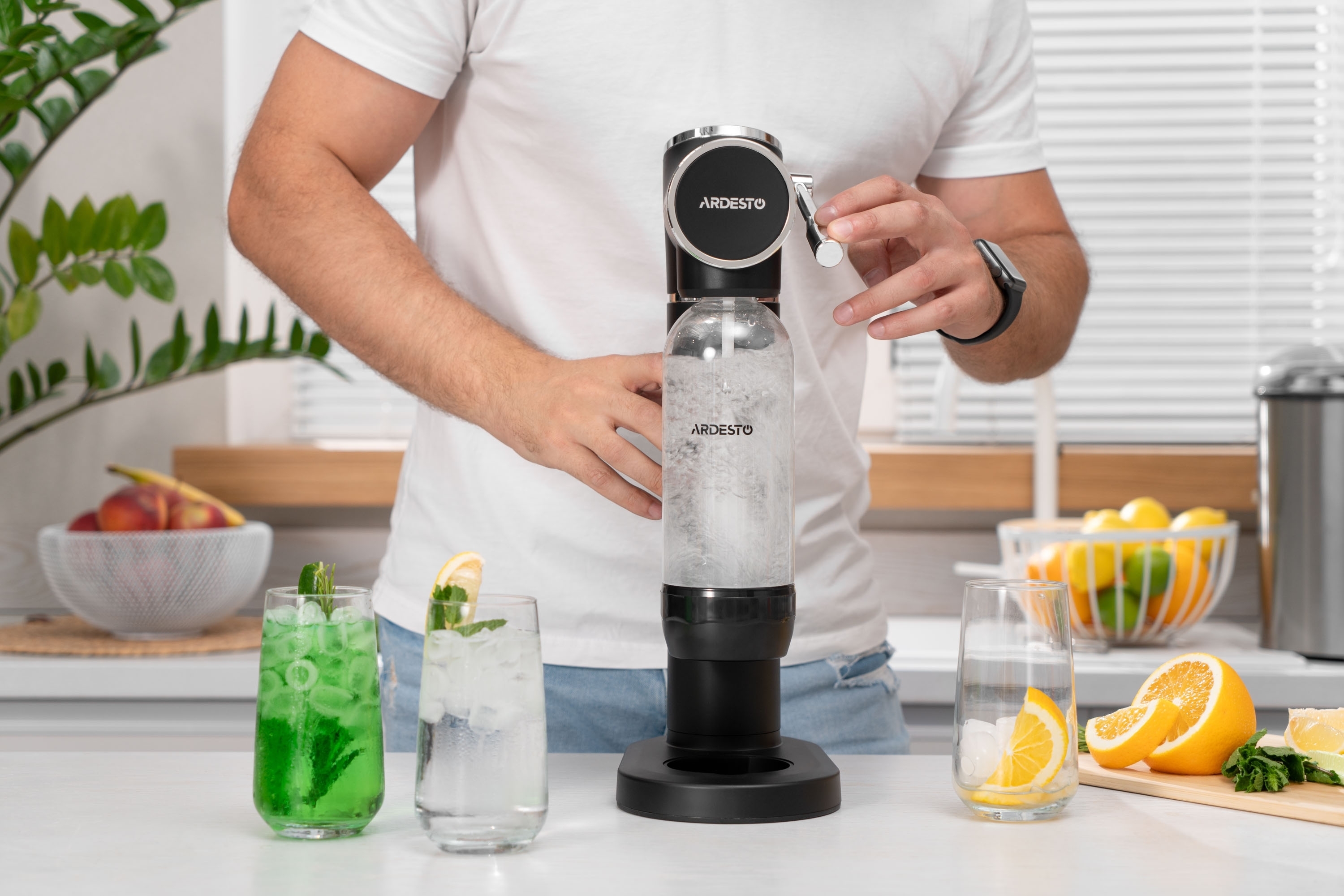 Комплект Холодильник Whirlpool W7X81OOX0 + Сифон для газирования воды Ardesto G7 SMW-02B фото 32