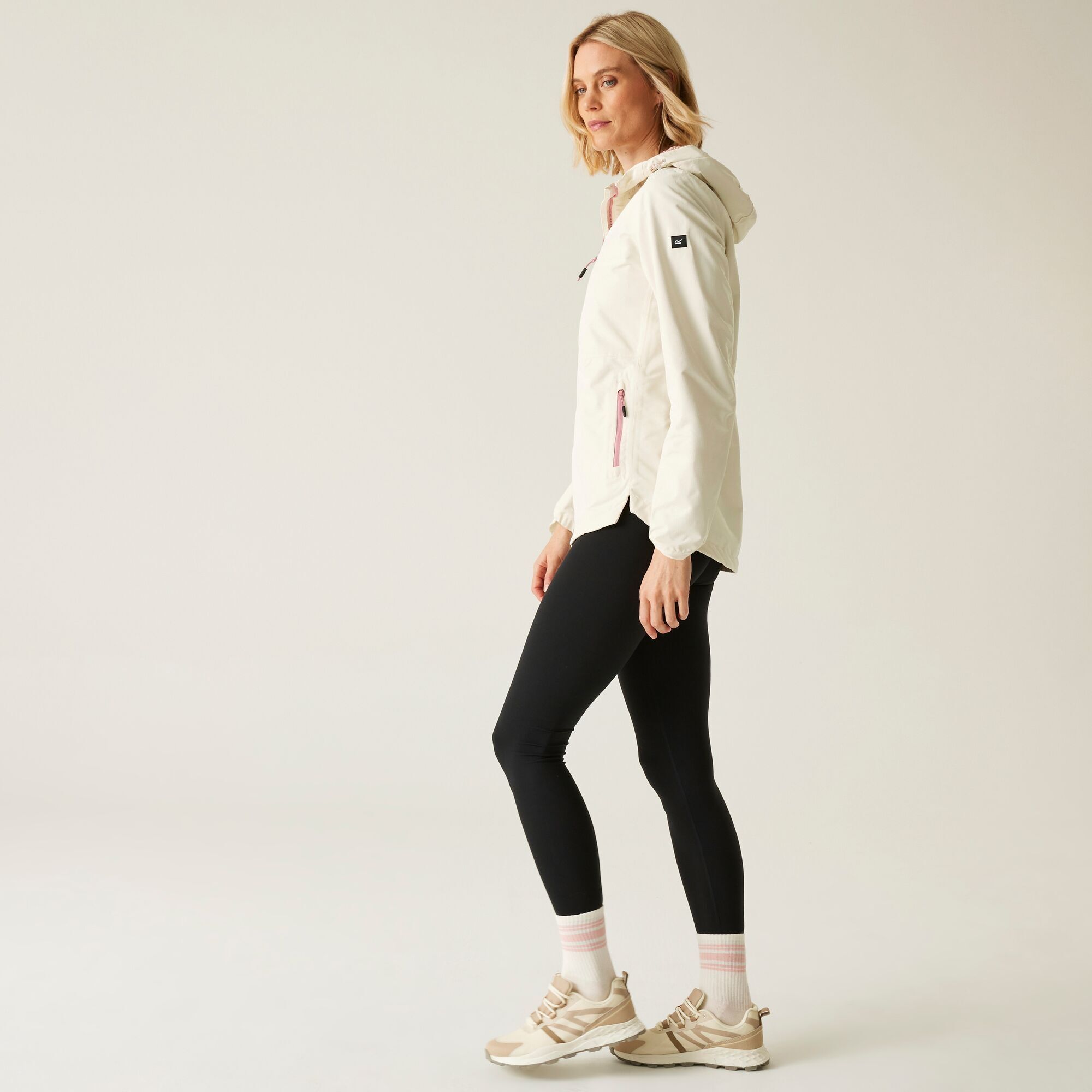 Ветровка женская Regatta HamaraIV RWW458-045 8 молочная фото 11