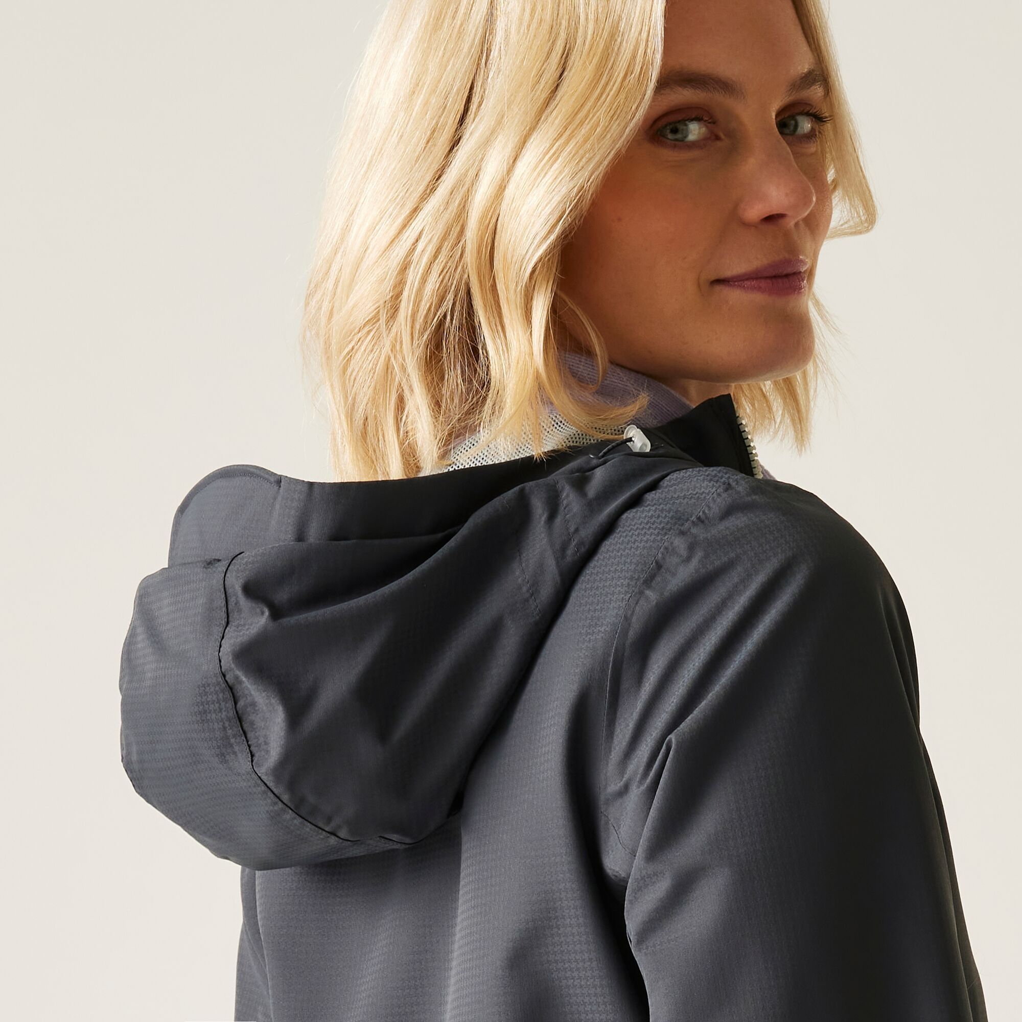 Вітровка жіноча Regatta HamaraIV RWW458-D7A 10 сірафото9