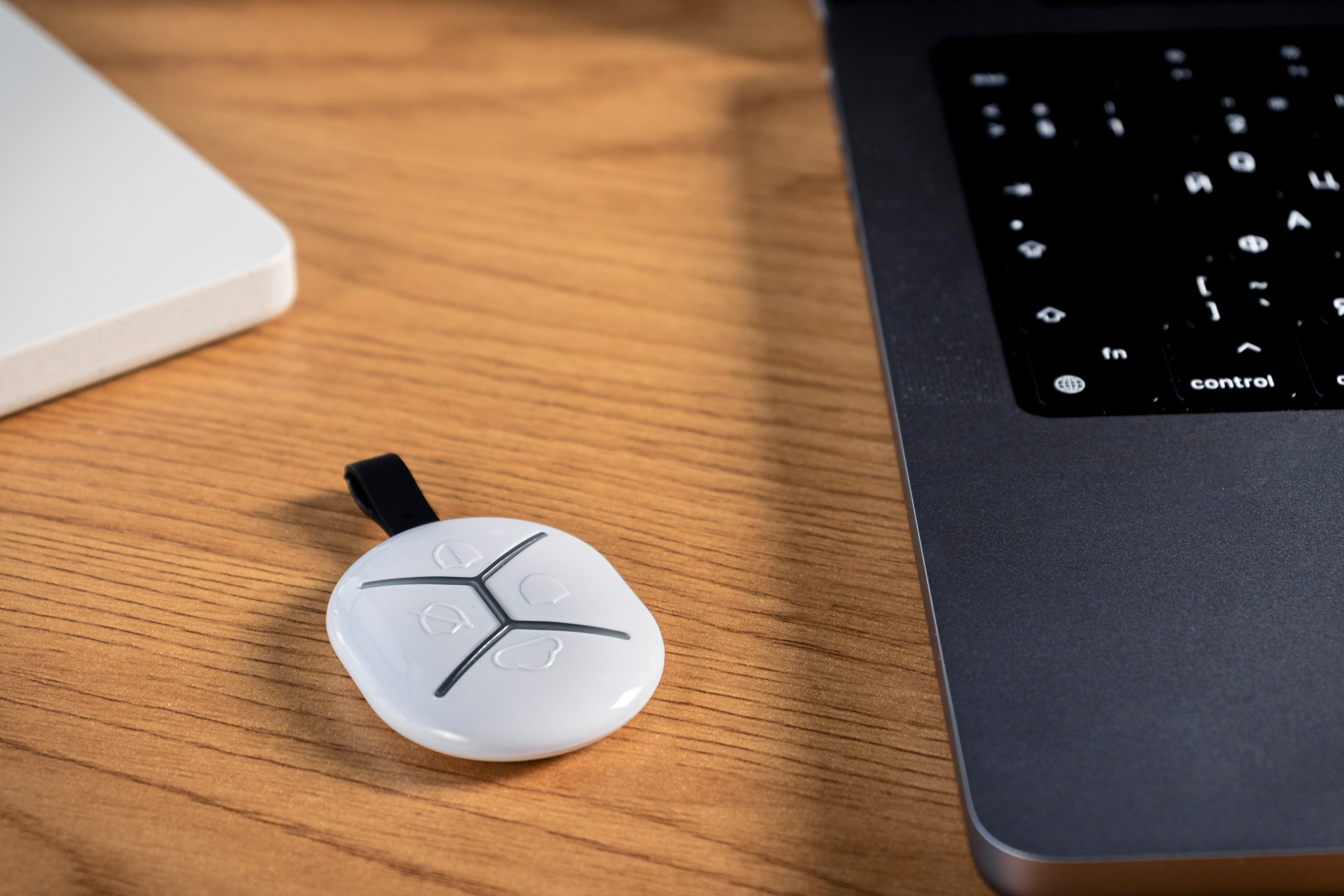 Брелок U-PROX Keyfob B4, White (4820261370461) фото 9