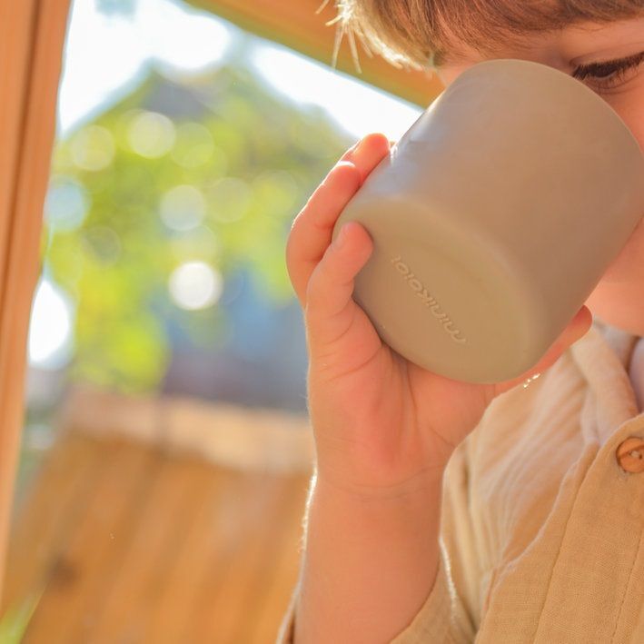Чашка силиконовая MinikOiOi Mini Cup - Powder Grey (101100004) фото 3