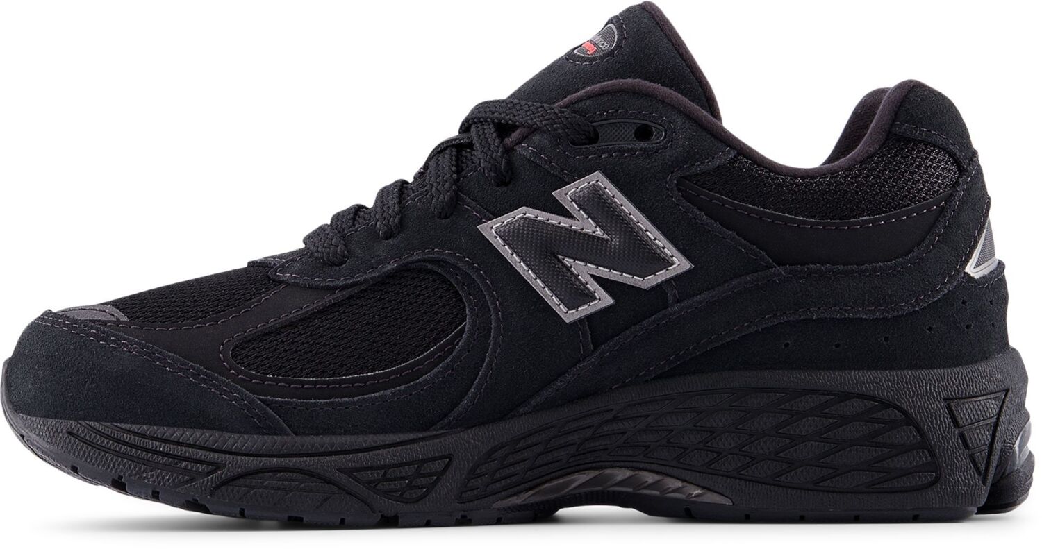 Кроссовки подростковые New Balance 2002R GC2002RX 36 (4 US) черные фото