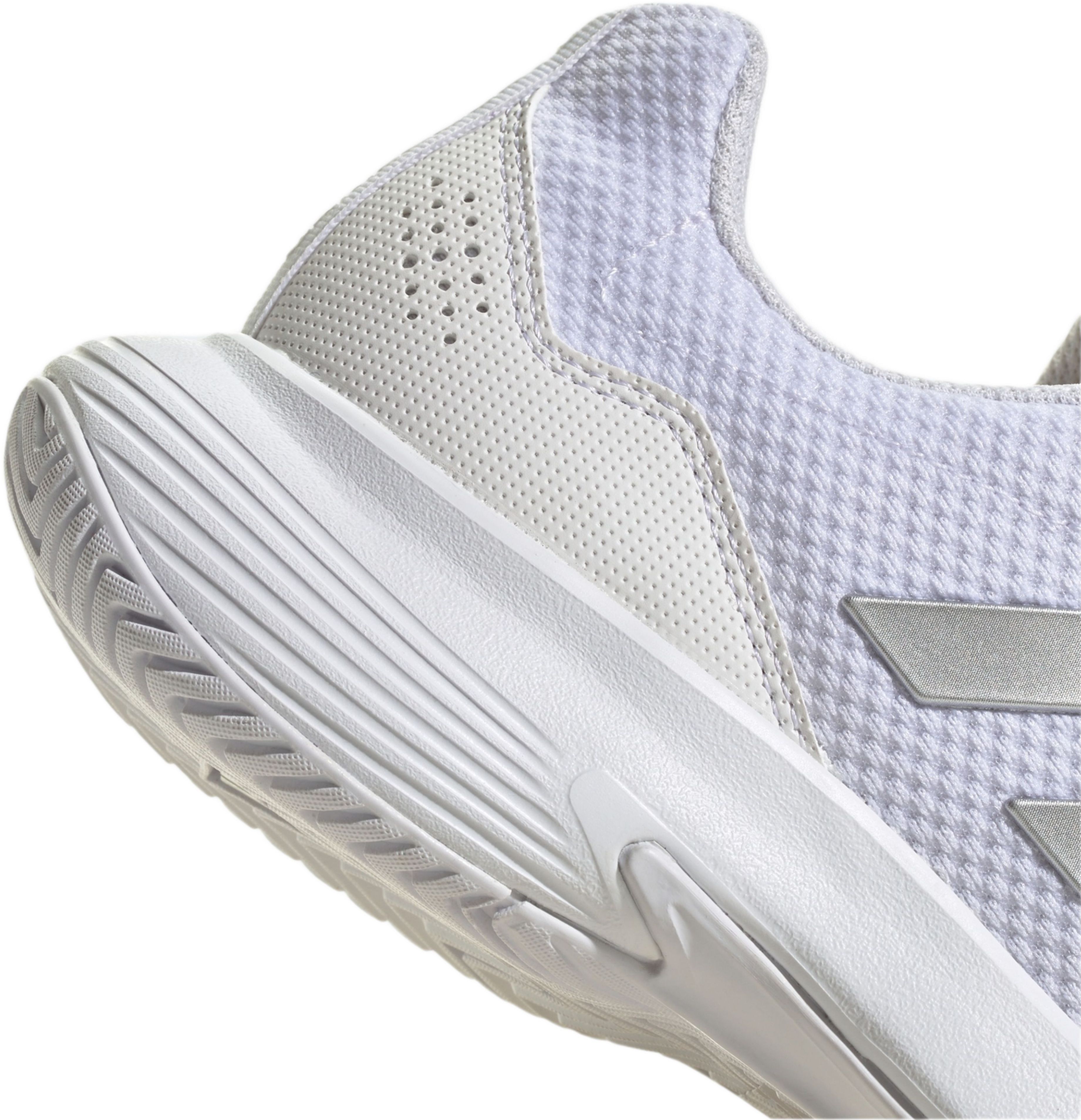 Кроссовки женские Adidas GameCourt 2 W HQ8476 39 1/3 (6 UK) белые фото 