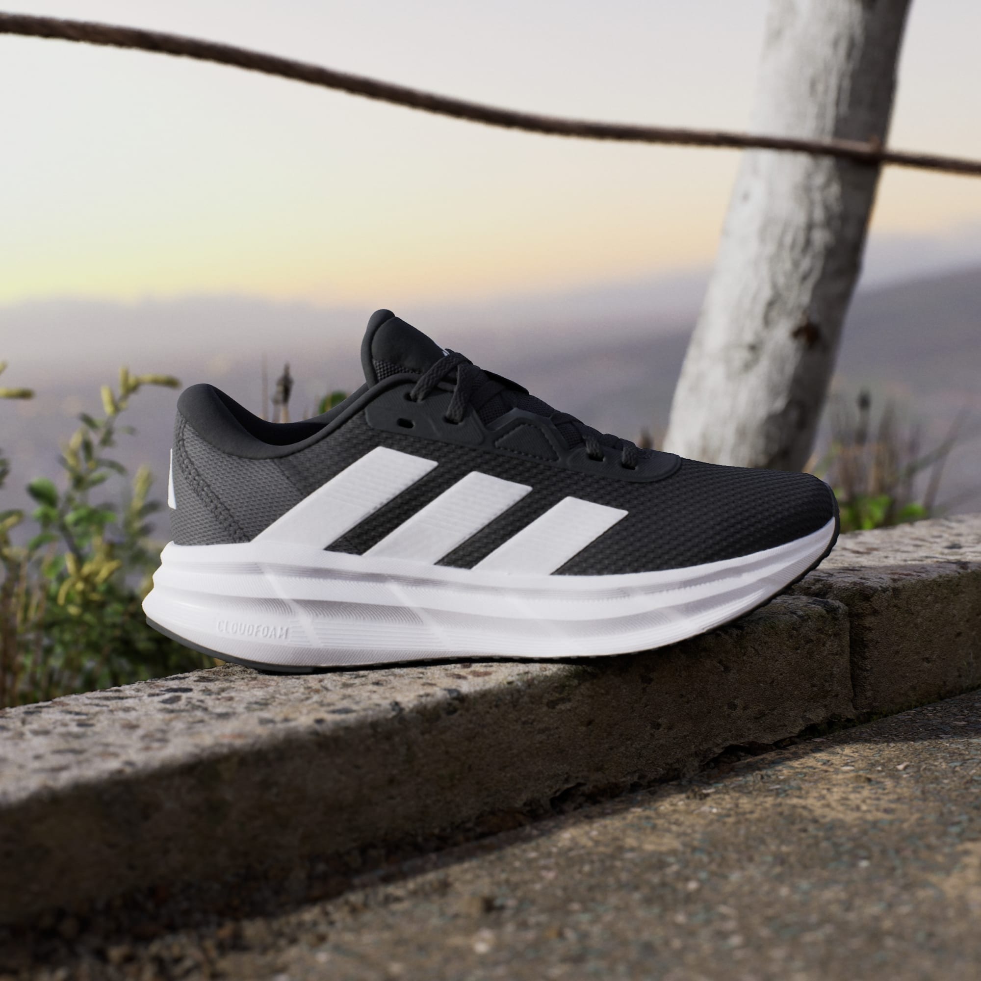 Кроссовки женские Adidas Galaxy 7 W ID8765 40 2/3 (7 UK) черные фото 