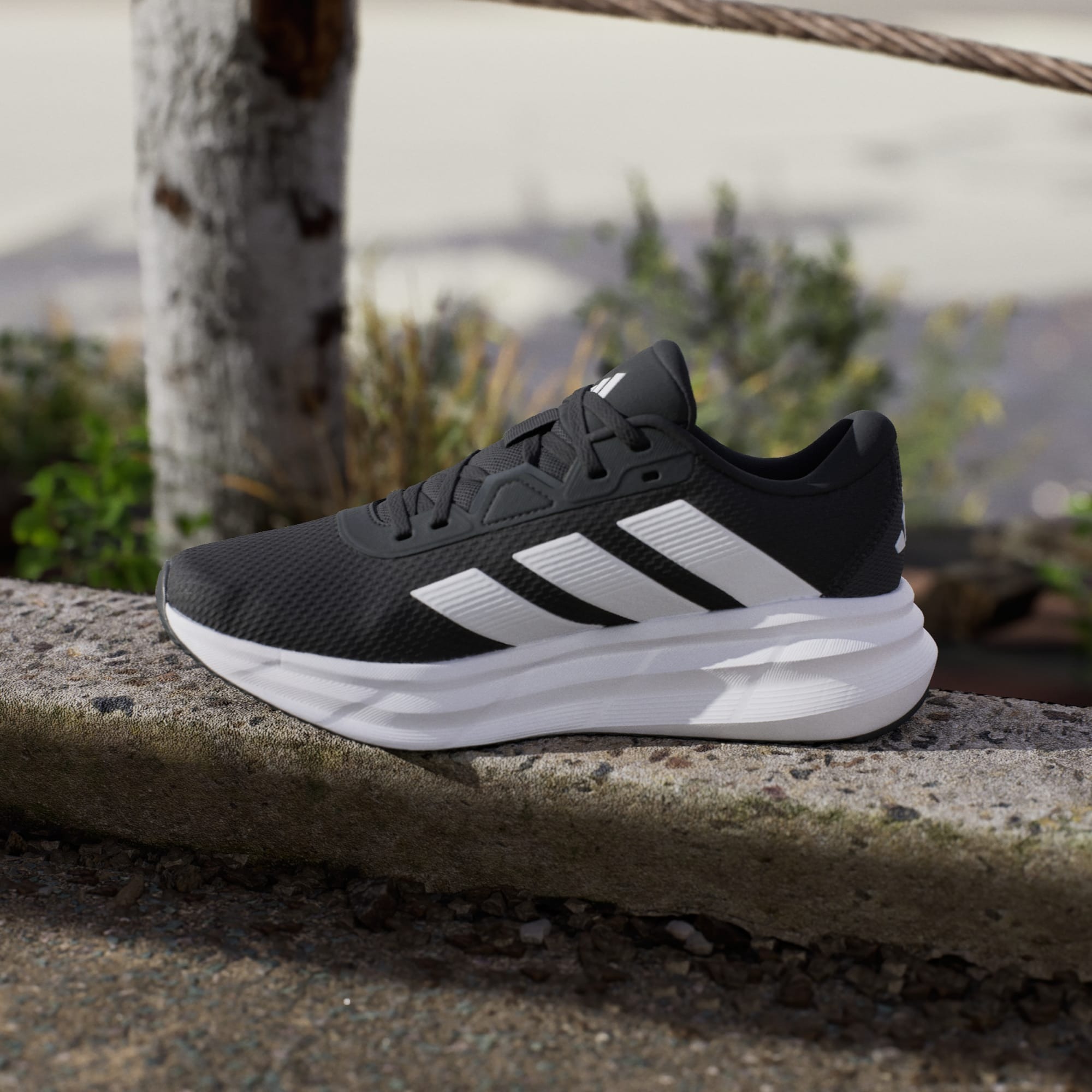 Кроссовки женские Adidas Galaxy 7 W ID8765 40 2/3 (7 UK) черные фото 