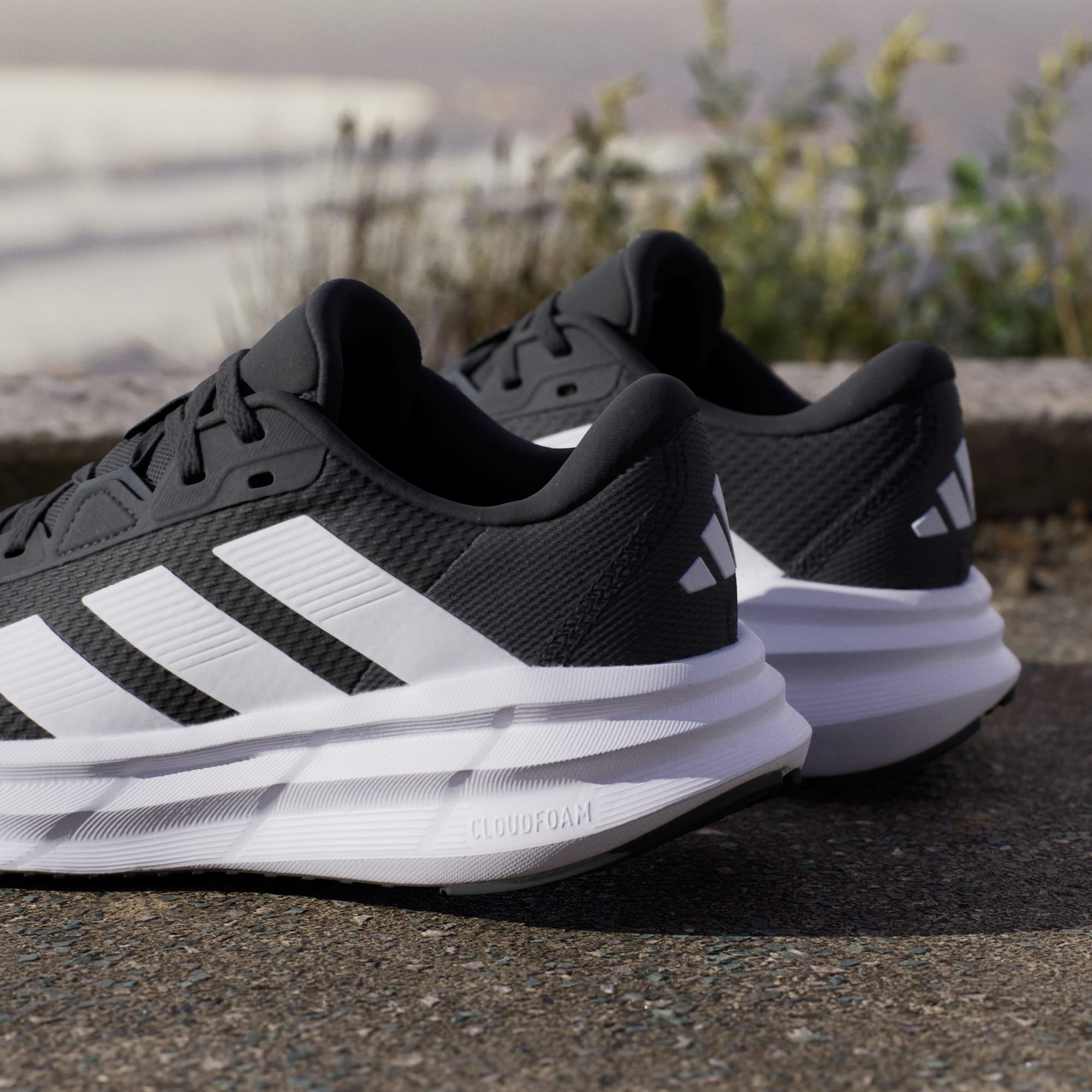 Кроссовки женские Adidas Galaxy 7 W ID8765 40 2/3 (7 UK) черные фото 