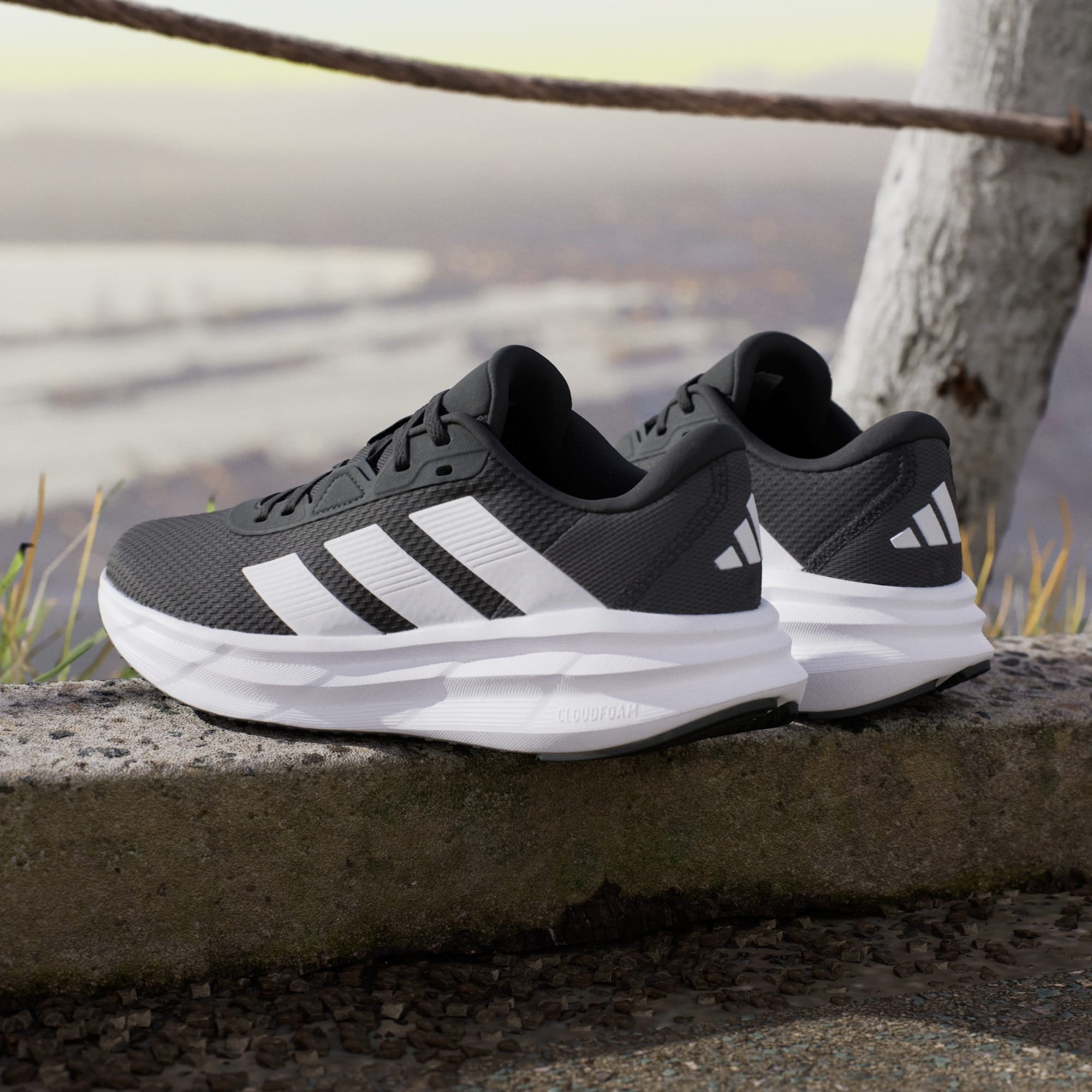 Кроссовки женские Adidas Galaxy 7 W ID8765 40 2/3 (7 UK) черные фото 