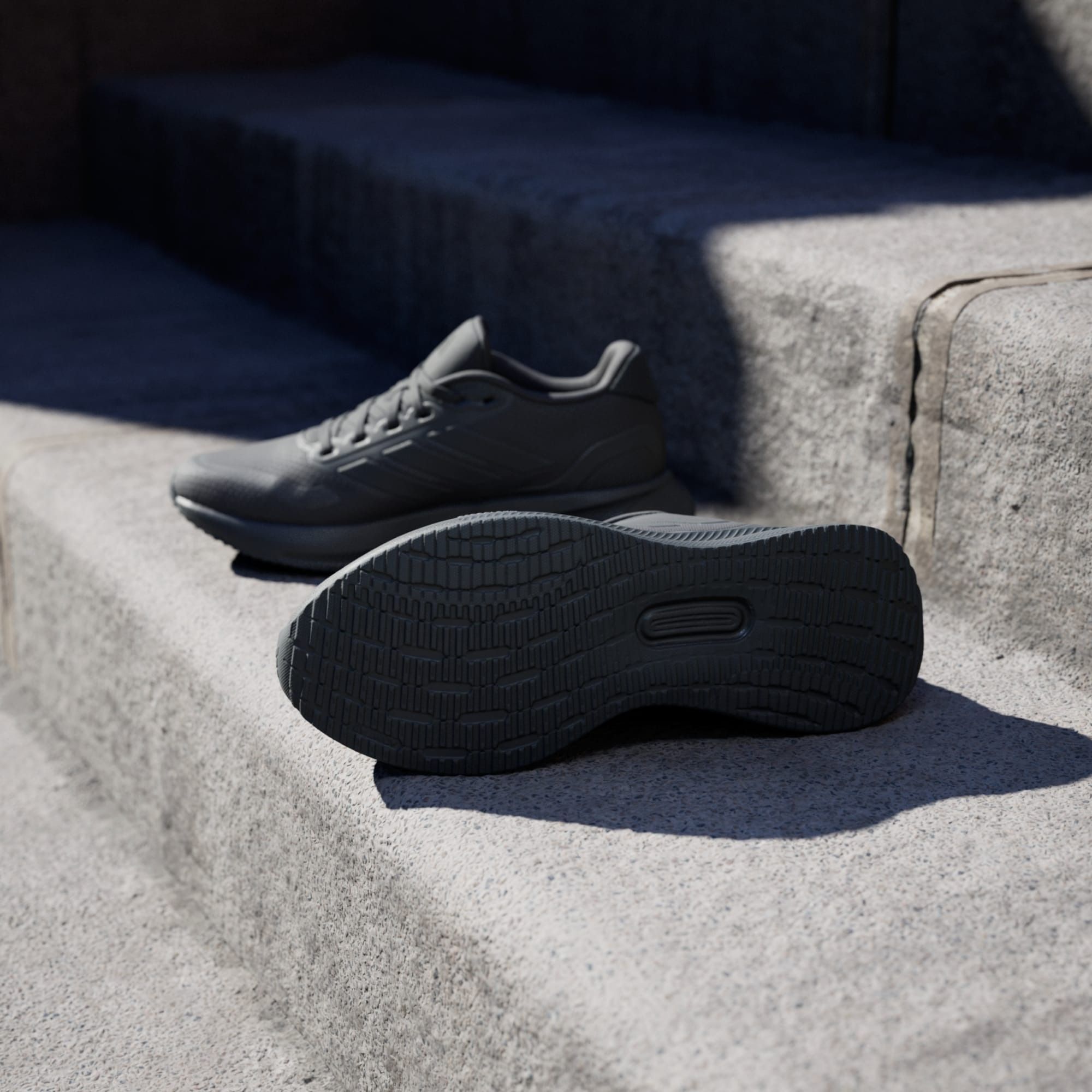 Кроссовки женские Adidas Runfalcon 5 W IE8828 36 (3.5 UK) черные фото 7