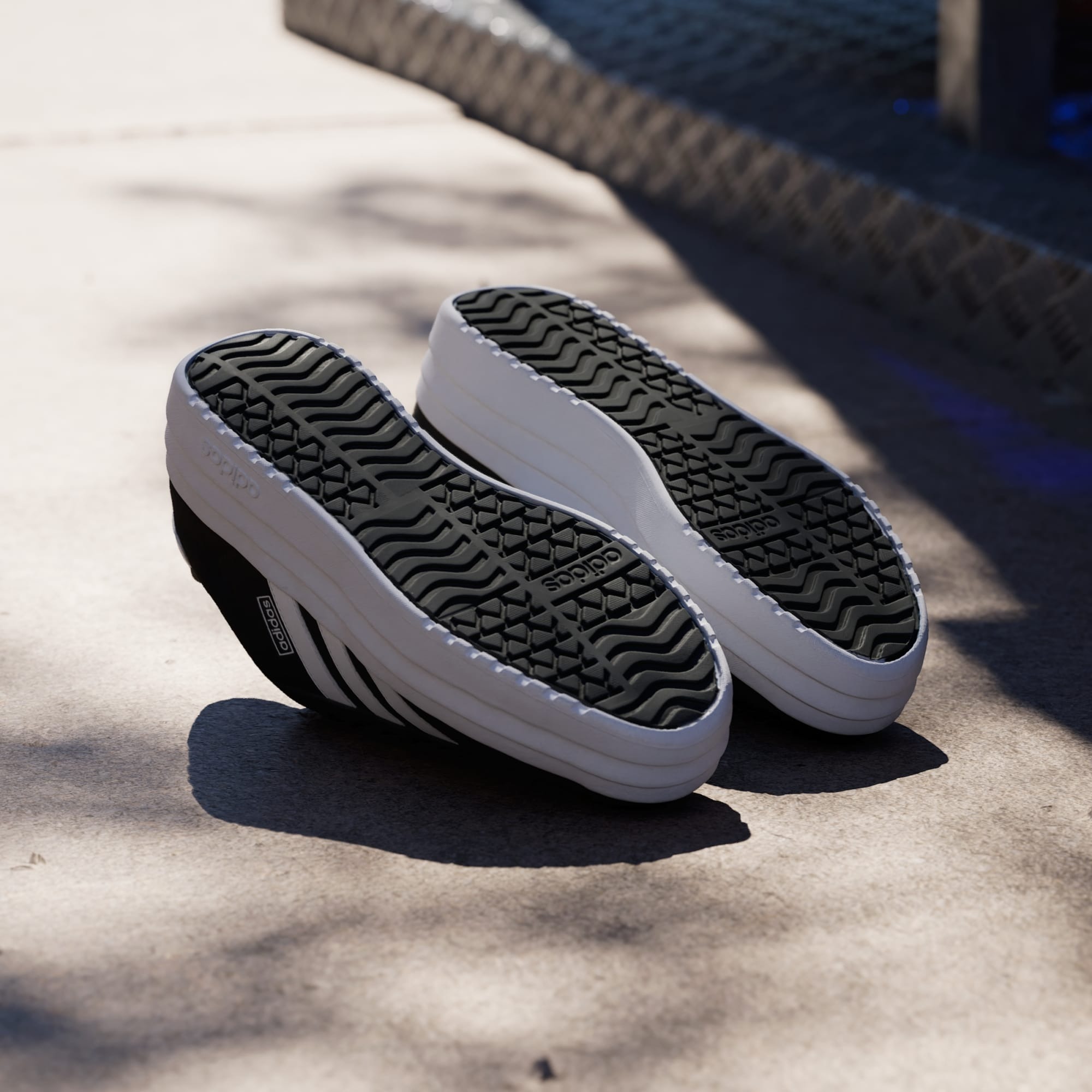 Кеди жіночі Adidas VL Court Bold IH9995 36 (3.5 UK) чорніфото16