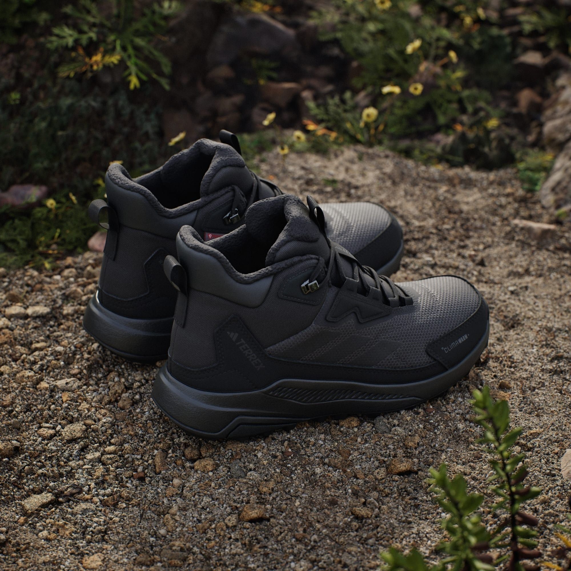 Ботинки женские Adidas Terrex Anylander Climawarm + W JH8777 36 (3.5 UK) черные фото 4