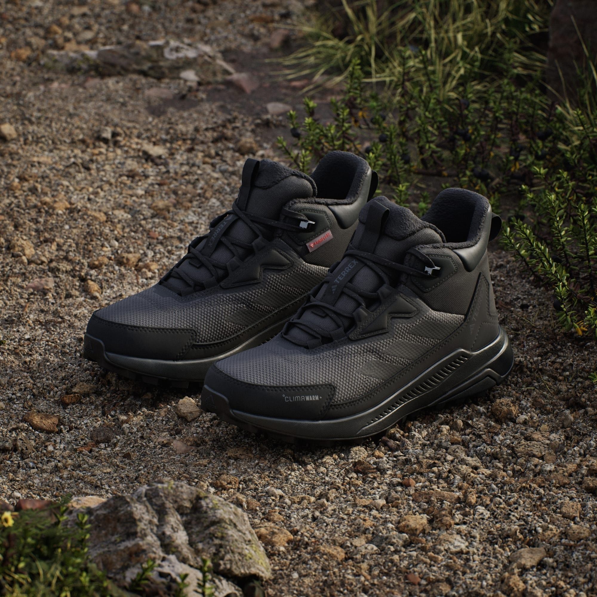 Ботинки женские Adidas Terrex Anylander Climawarm + W JH8777 36 (3.5 UK) черные фото 3