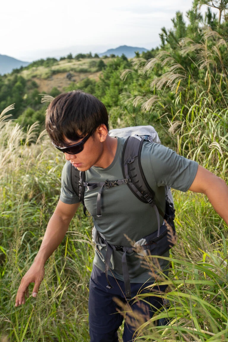 Футболка чоловіча для туризму Quechua MH100 8785189 L зеленафото5