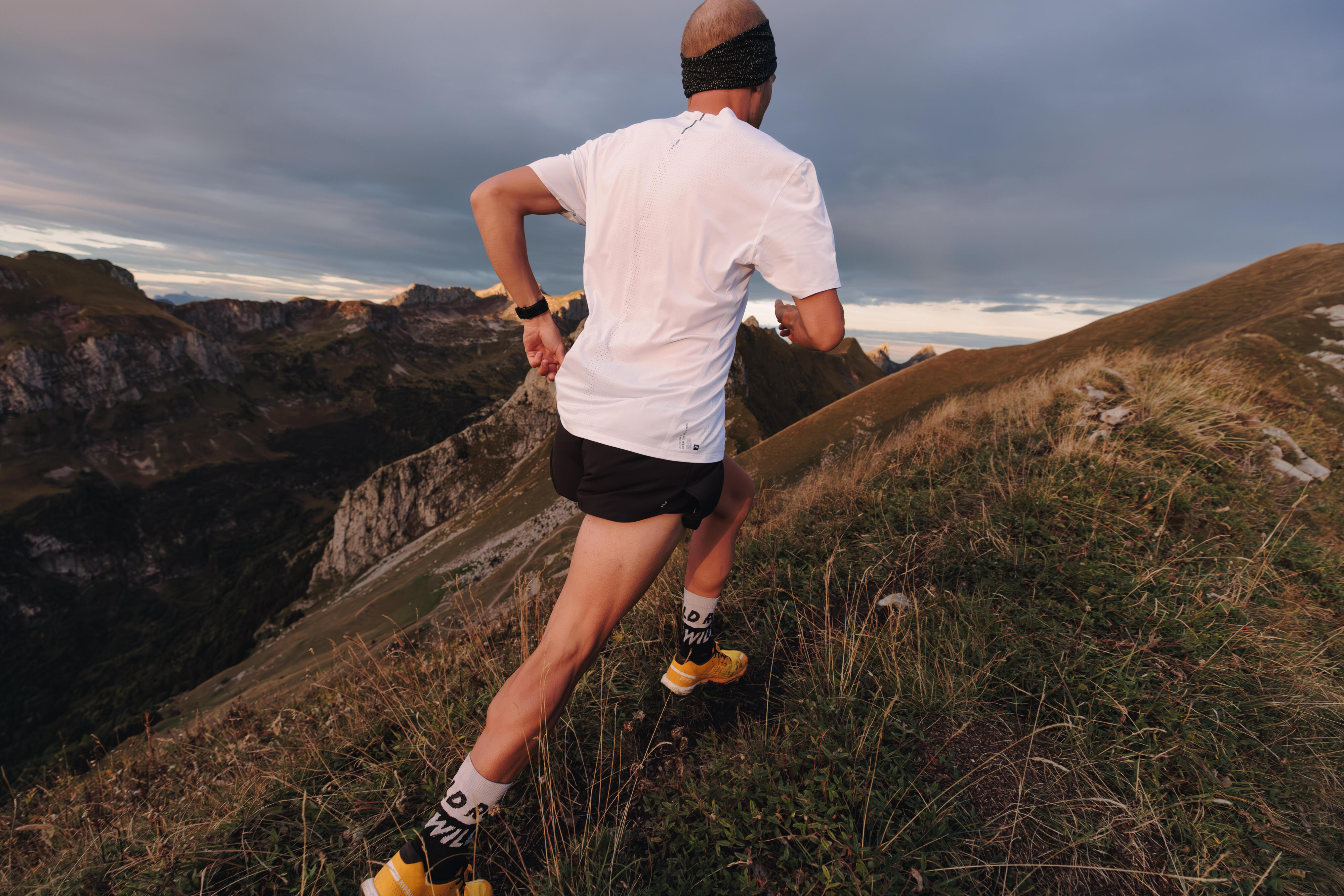 Шорты мужские для бега Kiprun Run 500 8861551 L черные фото 10