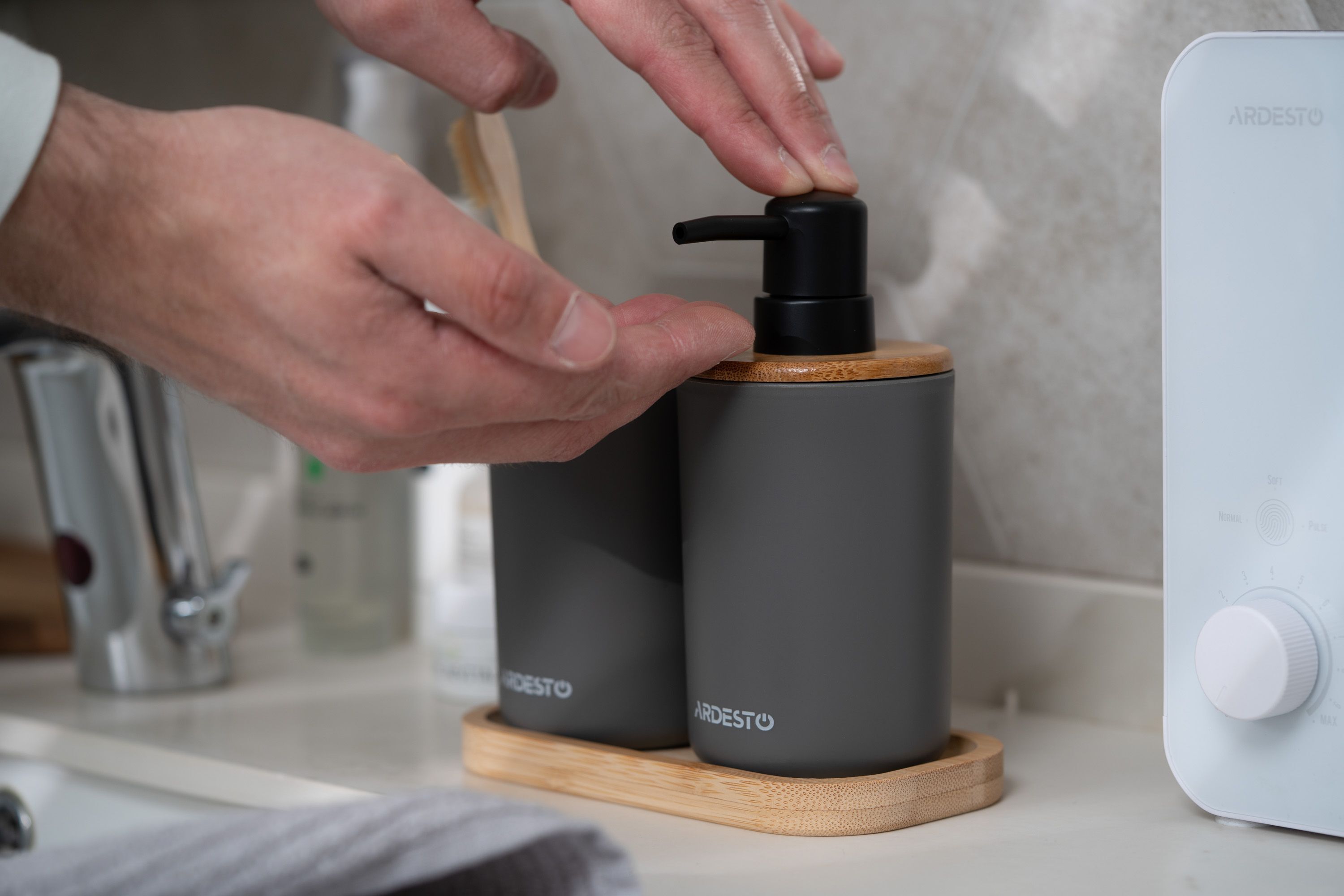 Набір для ванної кімнати ARDESTO Minimalism 360мл, 3 предмети, сірий темний (ARHB3110GB)фото