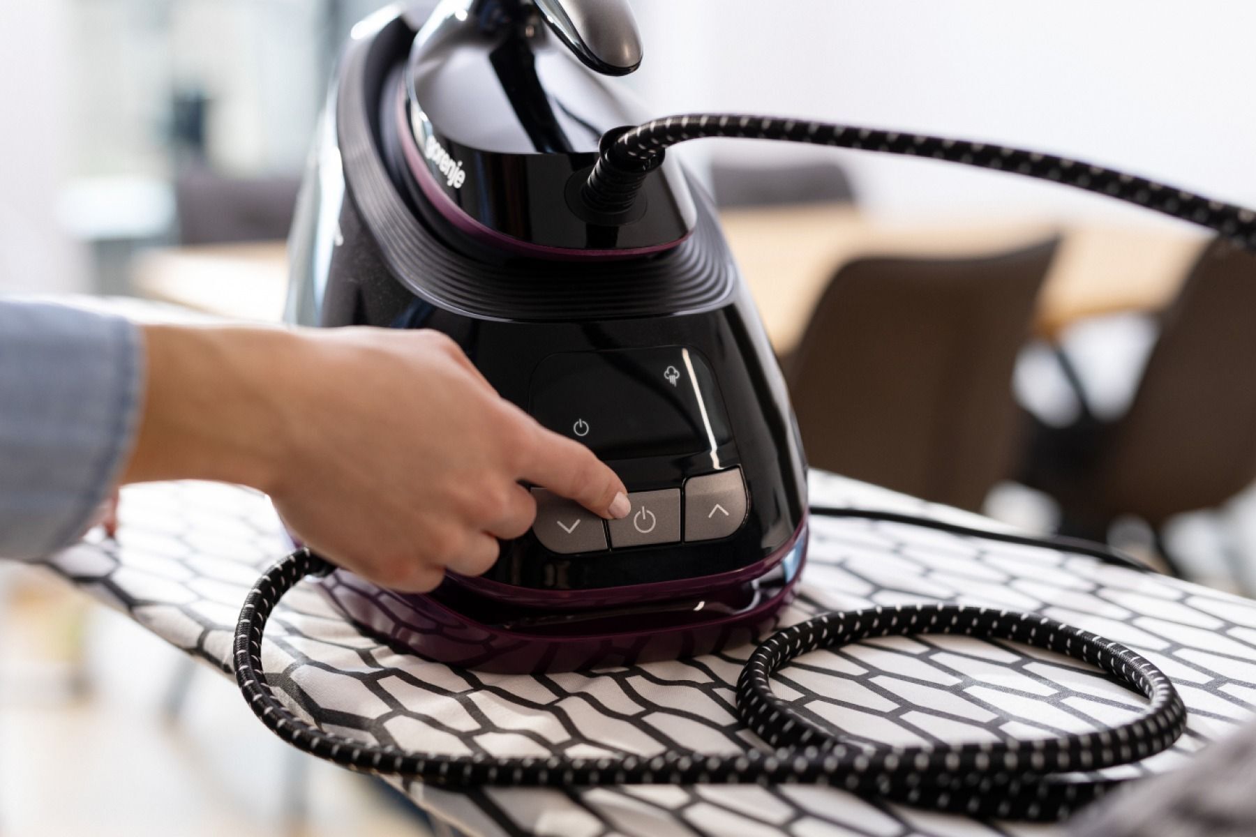 Утюг с парогенератором Gorenje SGD3000BKV фото 11