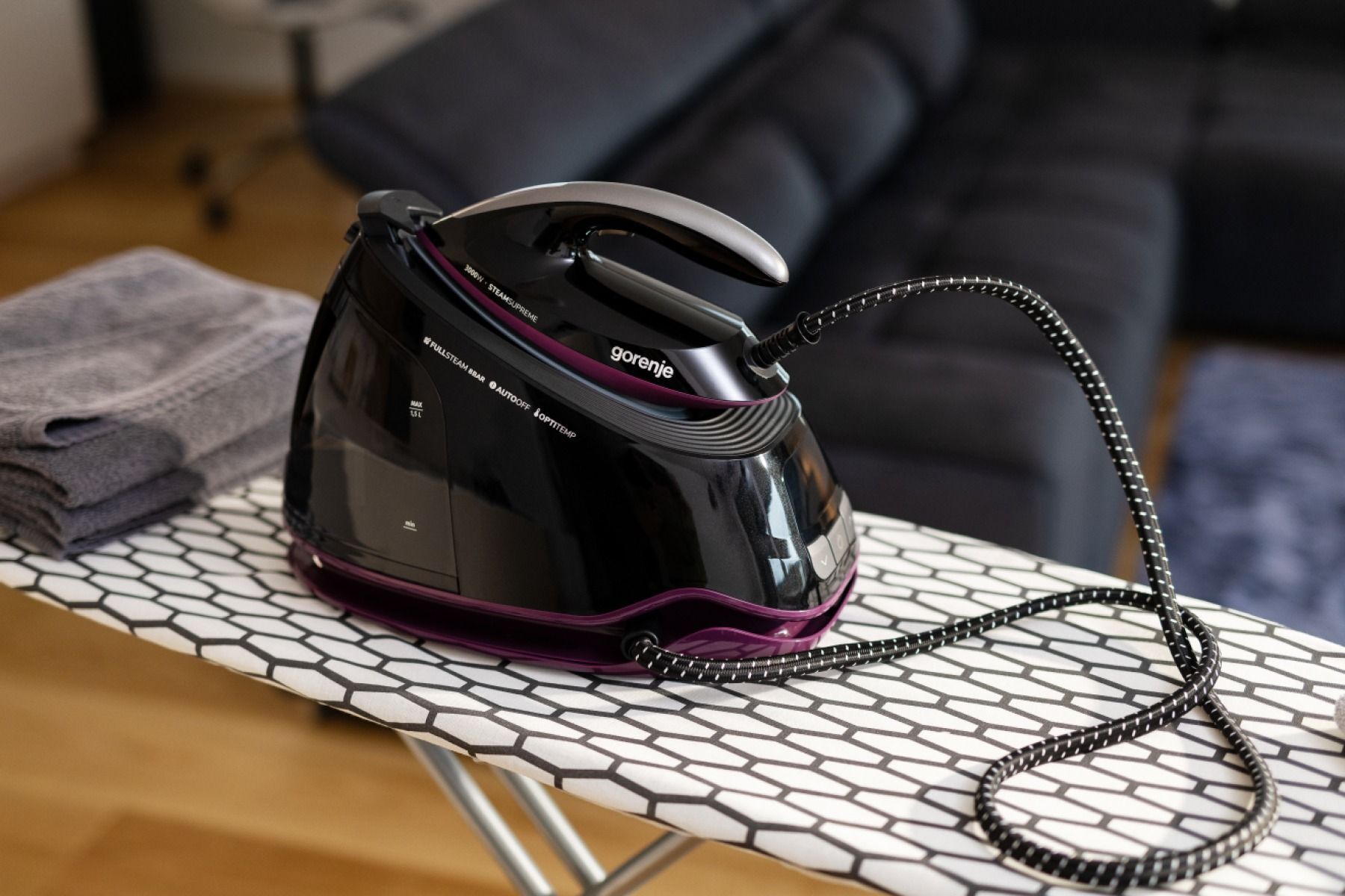 Утюг с парогенератором Gorenje SGD3000BKV фото 16
