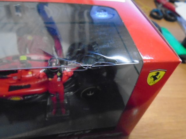 Автомодель із фігуркою - FERRARI SF-23 (1:24) (18-26809)фото2