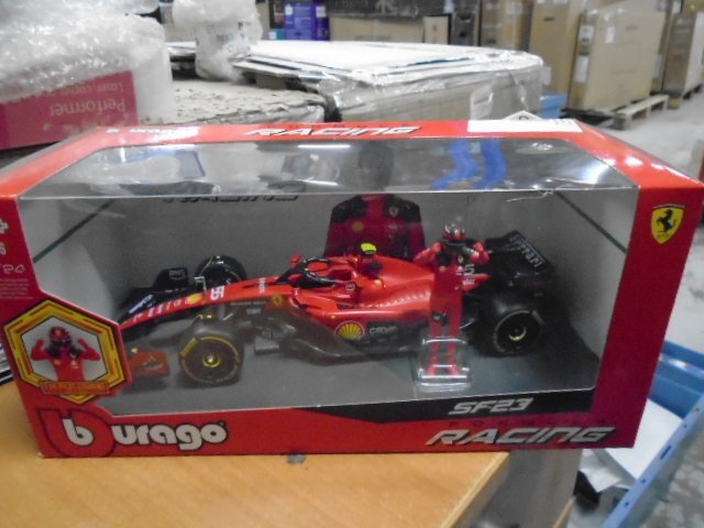 Автомодель із фігуркою - FERRARI SF-23 (1:24) (18-26809)фото3