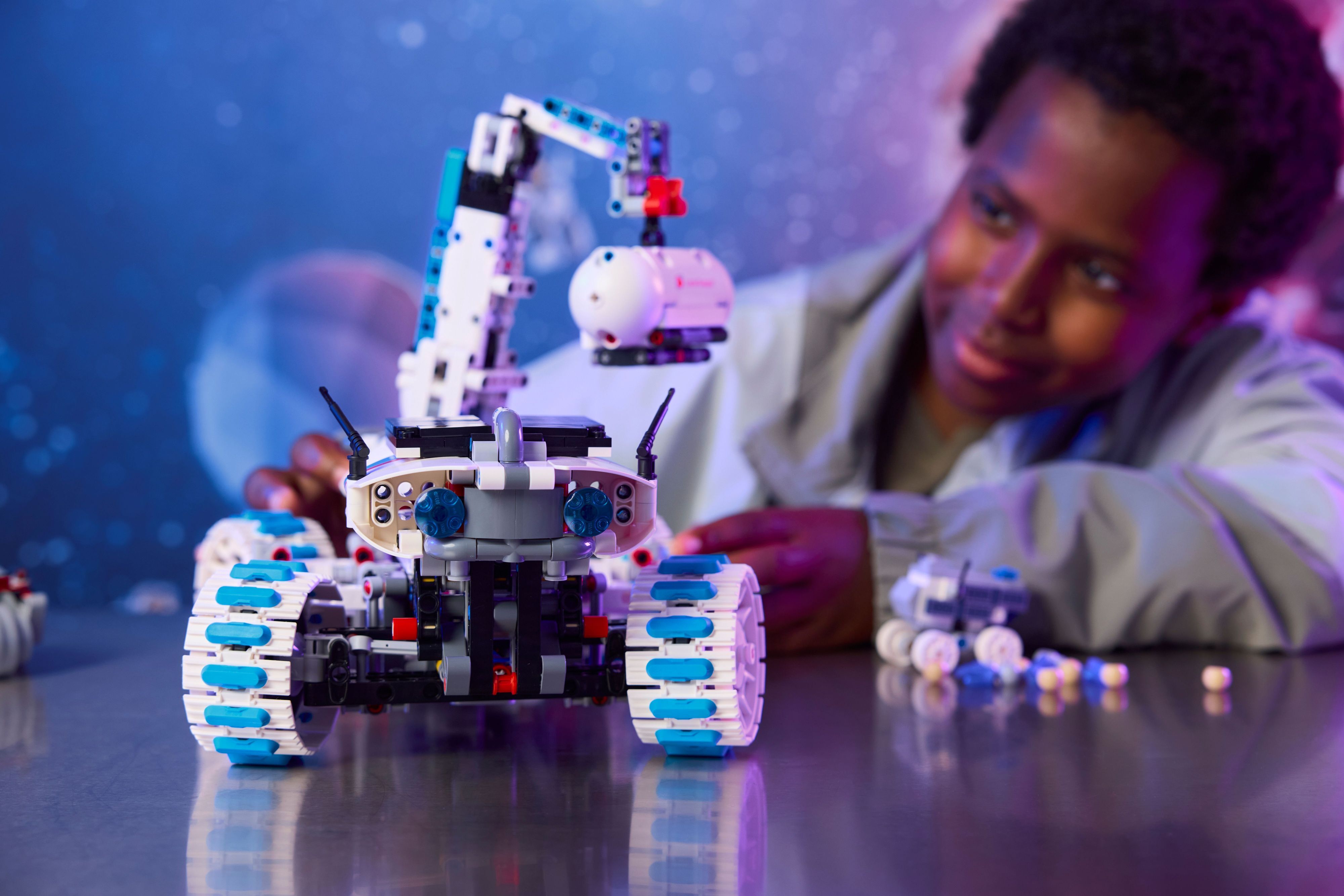 LEGO 42211 Technic Місяцехід Lunar Outpost. Космічний корабльфото7