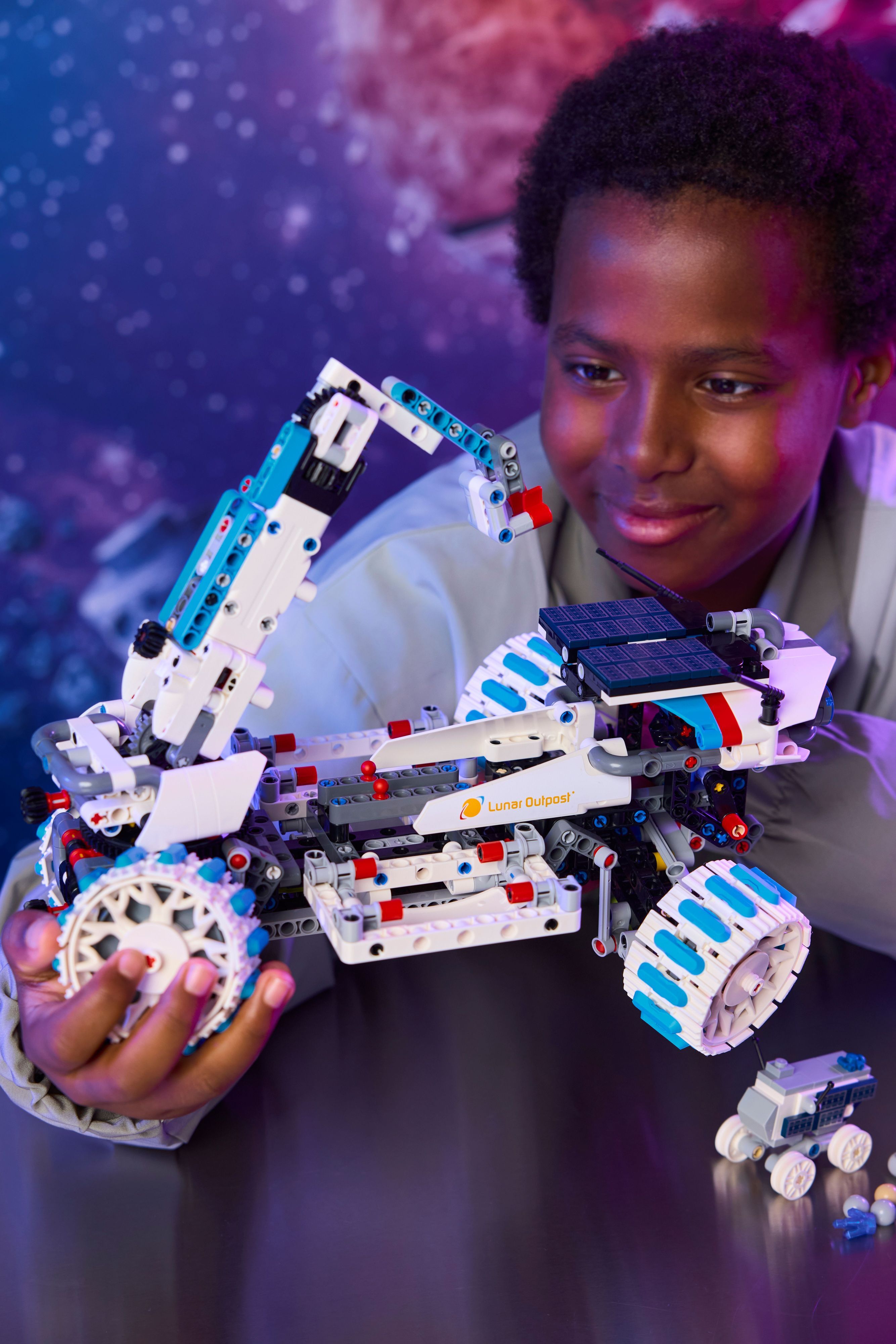 LEGO 42211 Technic Місяцехід Lunar Outpost. Космічний корабльфото8