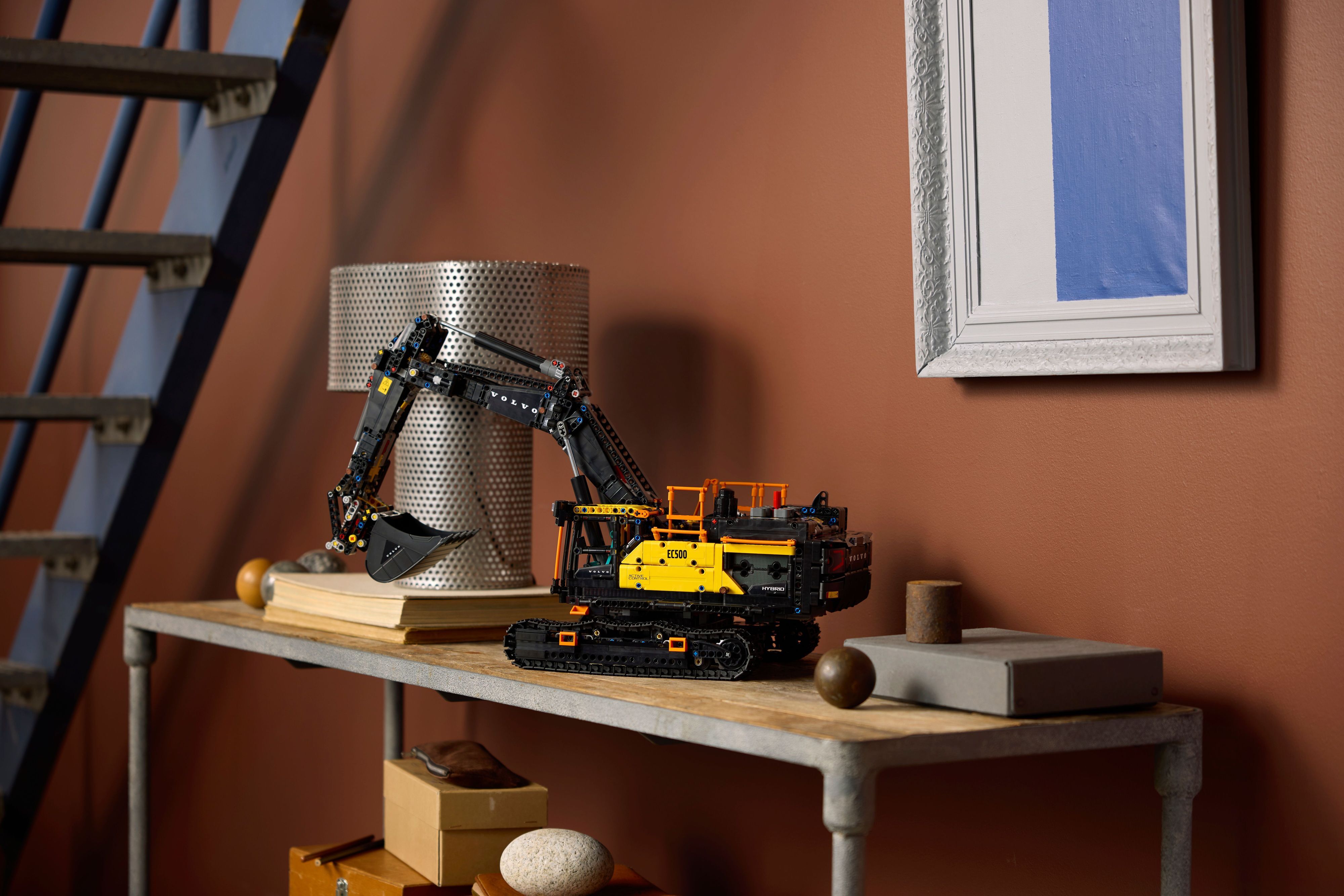 LEGO 42215 Technic Екскаватор Volvo EC500 Hybridфото5