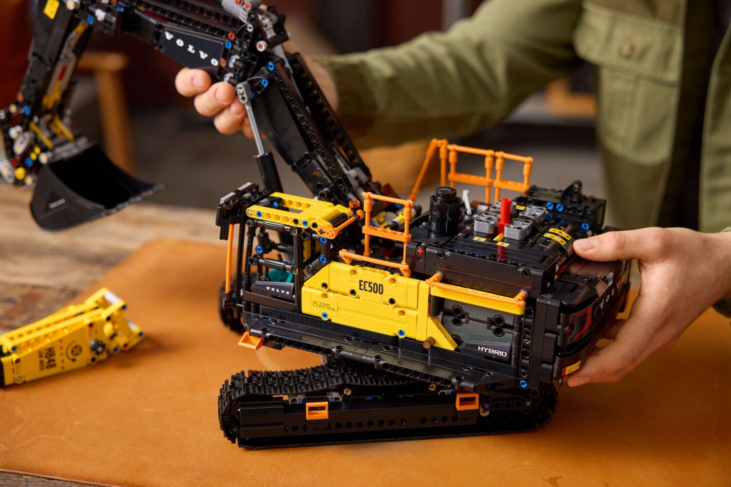 LEGO 42215 Technic Екскаватор Volvo EC500 Hybridфото