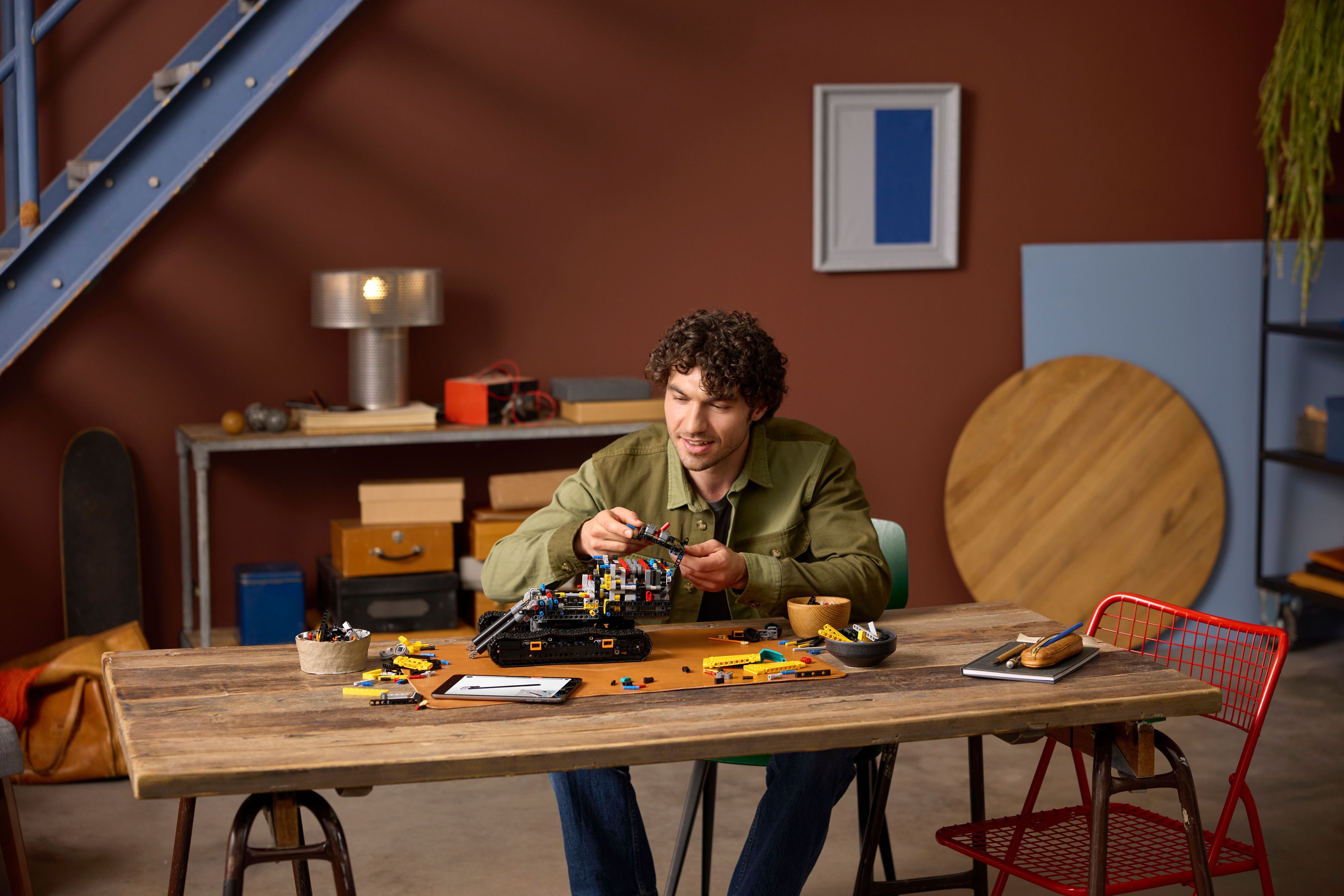 LEGO 42215 Technic Екскаватор Volvo EC500 Hybridфото8