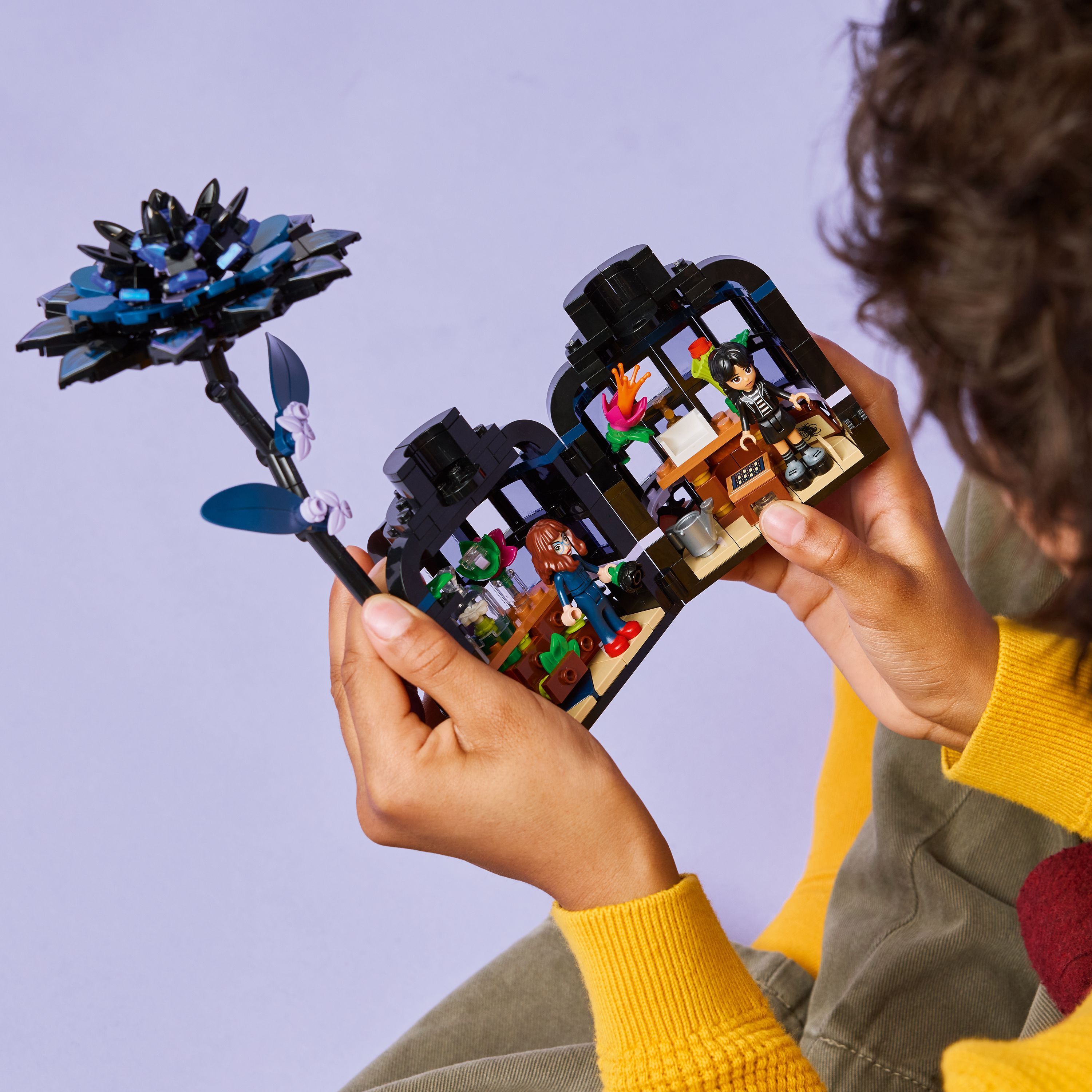 LEGO 76784 Wednesday Цветок чорной георгины фото 6