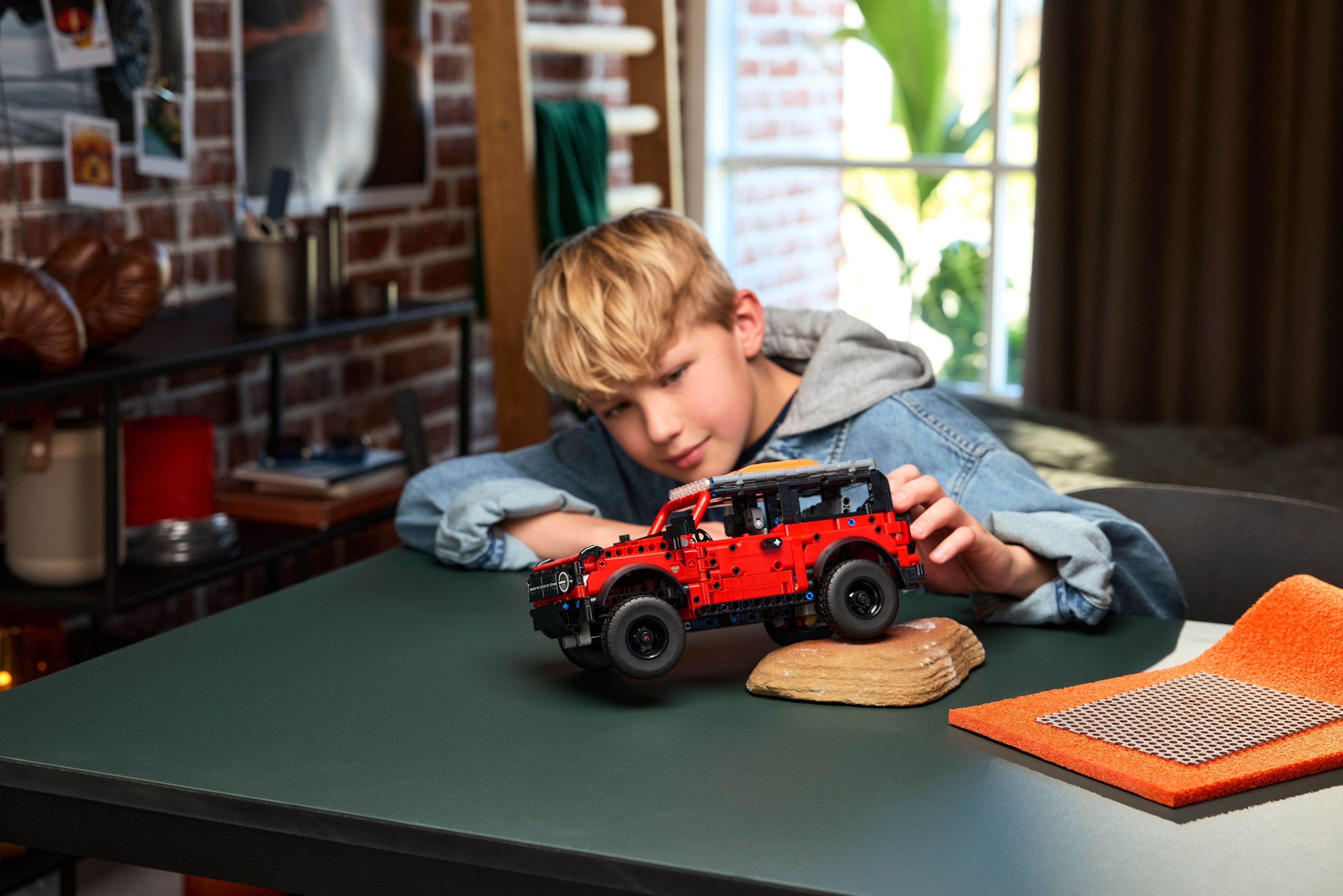 LEGO 42213 Technic Позашляховик Ford Broncoфото6