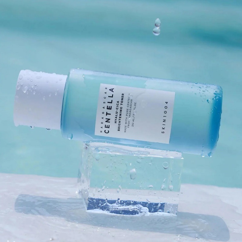 Тонер освітлювальний Skin1004 Hyalu-cica на основі гіалуронової кислоти 210 млфото