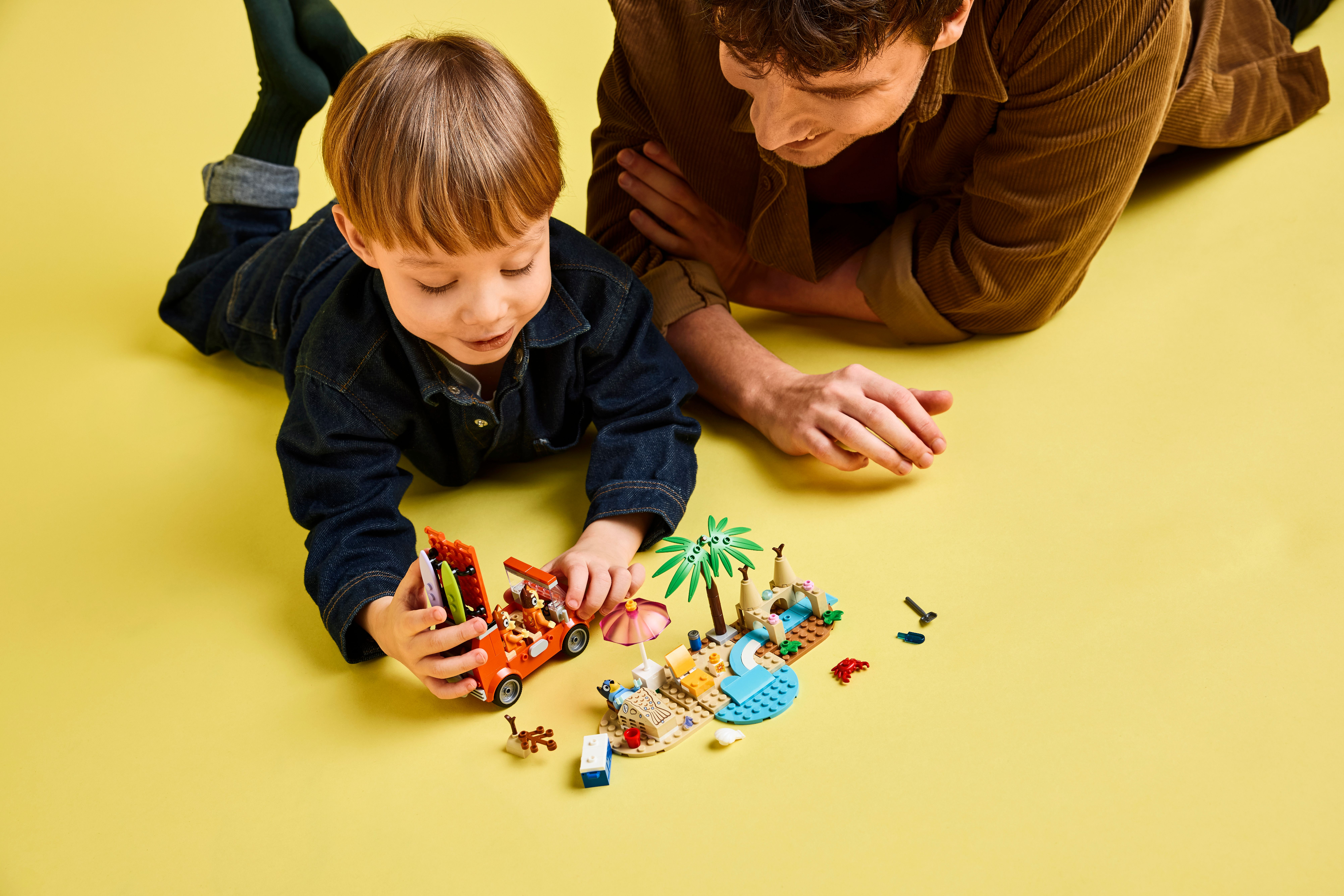 LEGO 11202 Bluey Пляж и семейная поездка на автомобиле Блуи фото 13