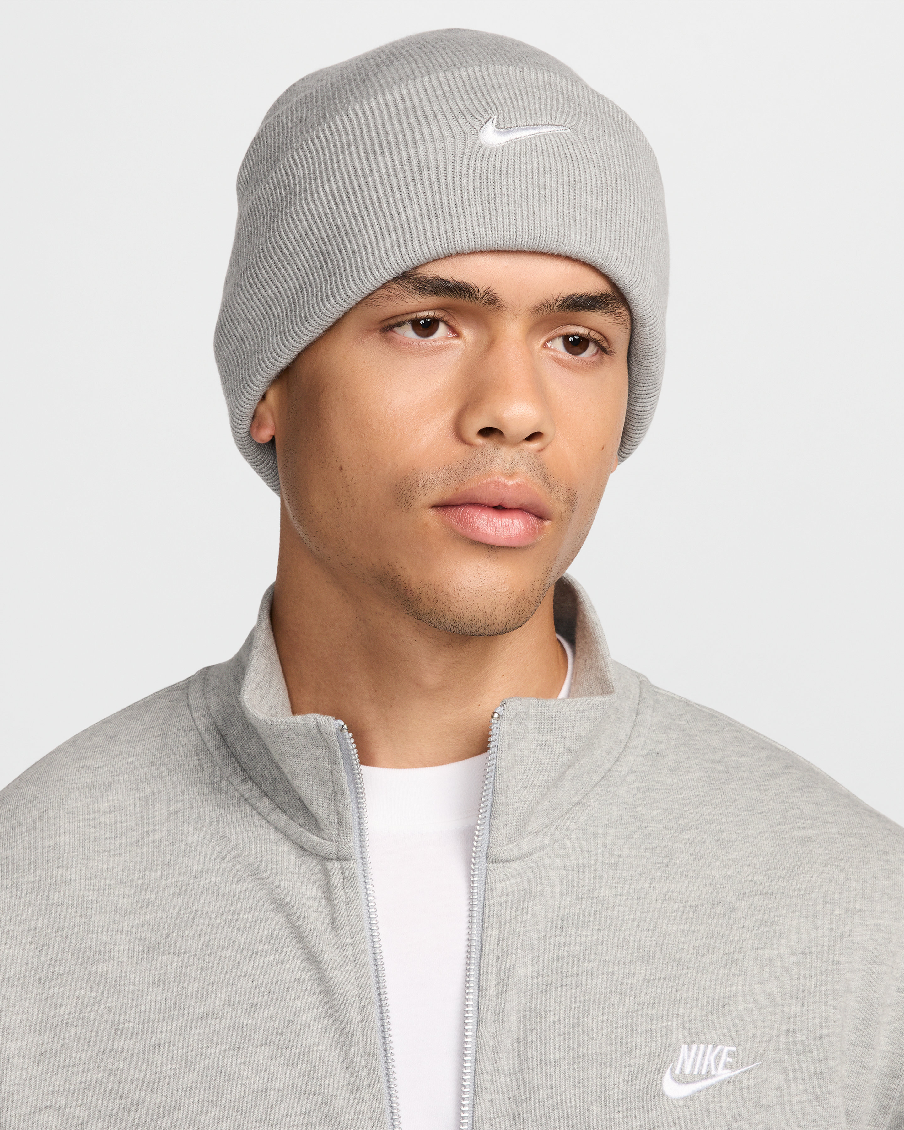 Шапка Nike U Nk Peak Beanie Tc Swsh F24 L HF0187-063 One size серая фото 