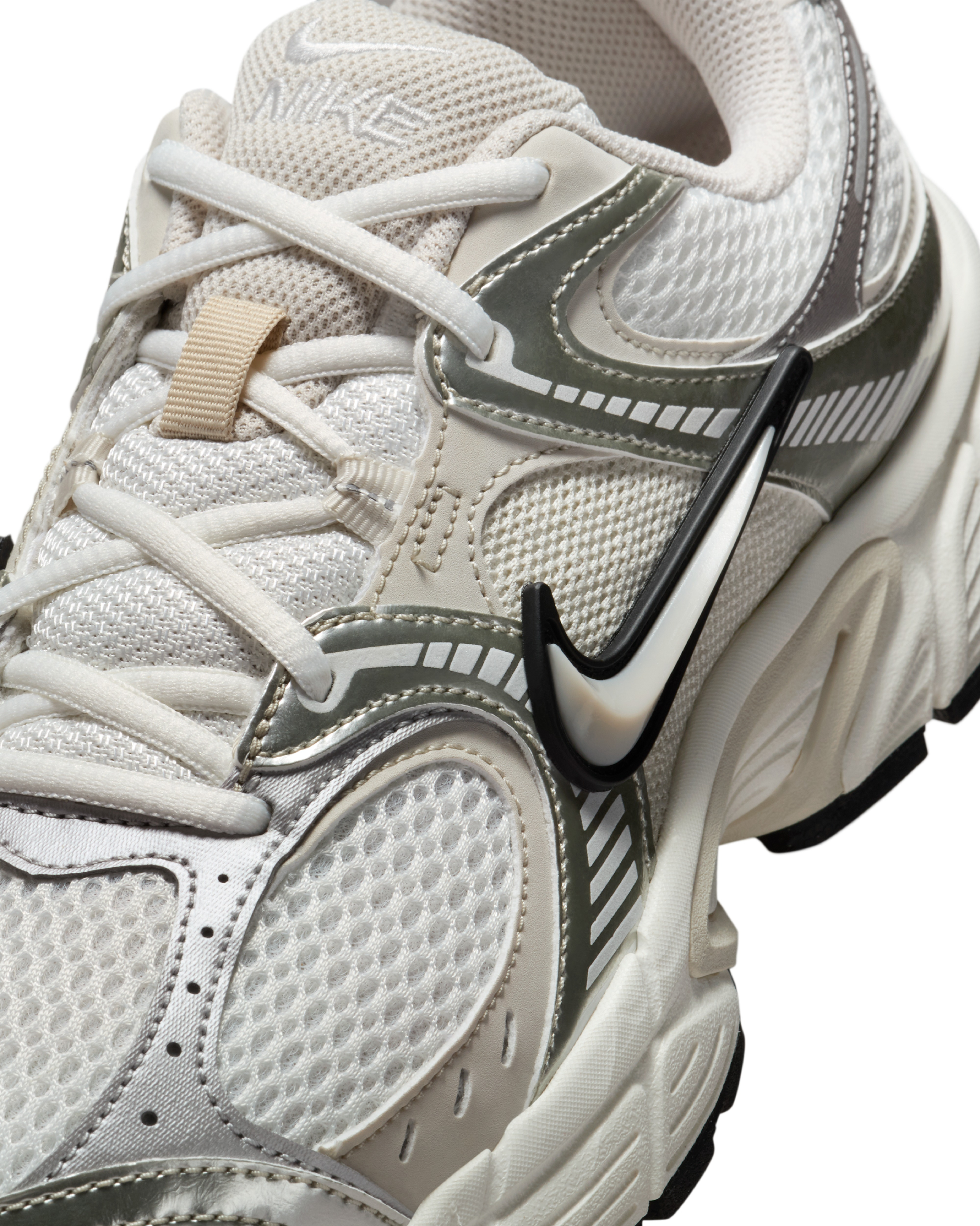 Кроссовки женские Nike W V5 RNR HQ7901-104 38.5 (7.5 US) бежевые фото 