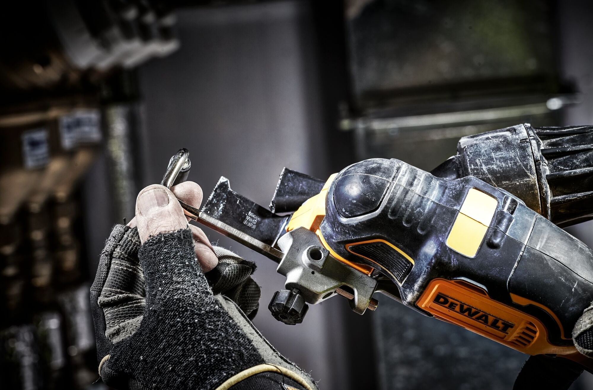 Многофункциональный инструмент аккумуляторный DeWalt 18В XR Li-lon, бесщеточный, без АКБ и ЗУ (DCS356NT) фото 