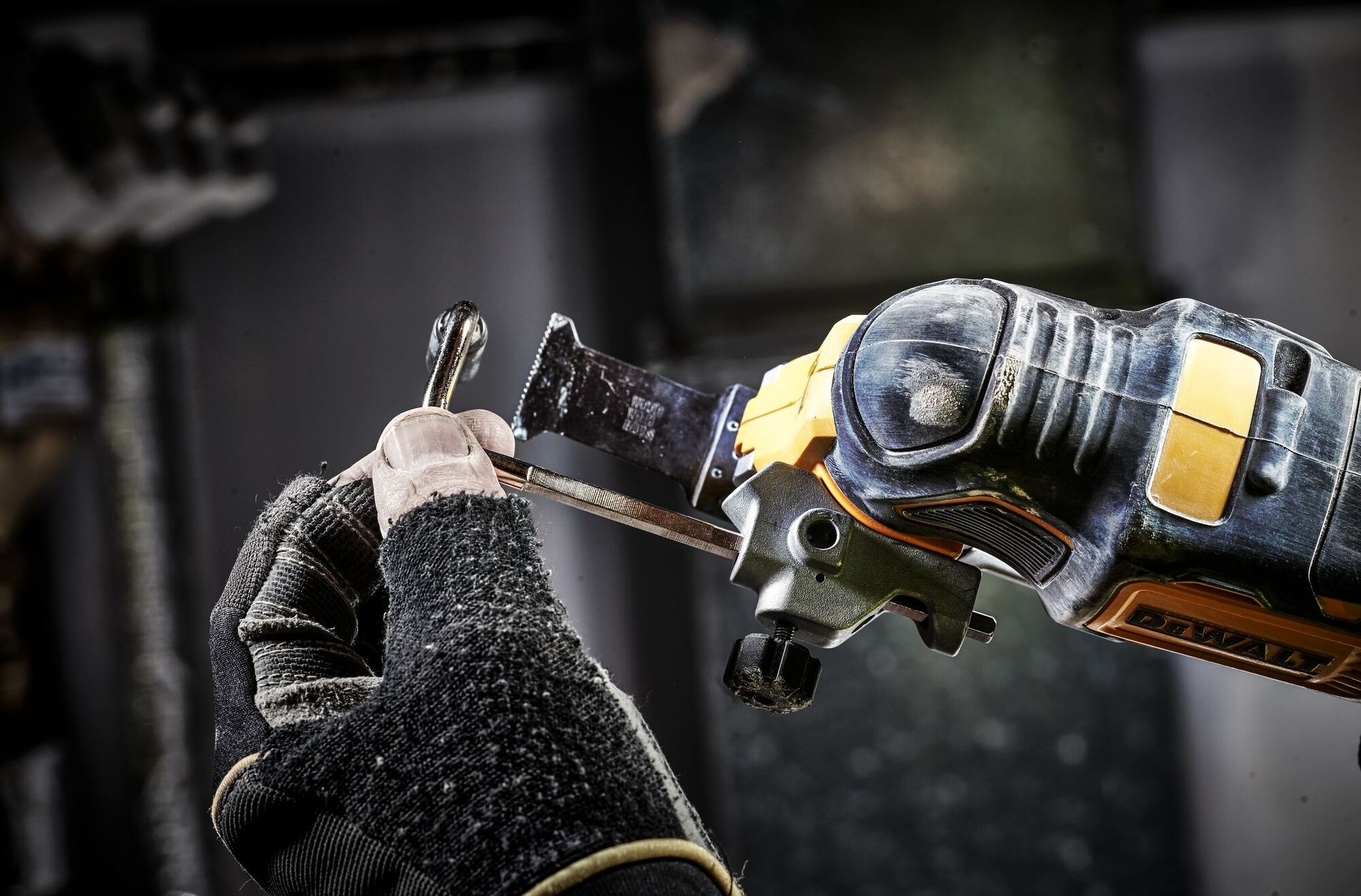 Многофункциональный инструмент аккумуляторный DeWalt 18В XR Li-lon, бесщеточный, без АКБ и ЗУ (DCS356NT) фото 