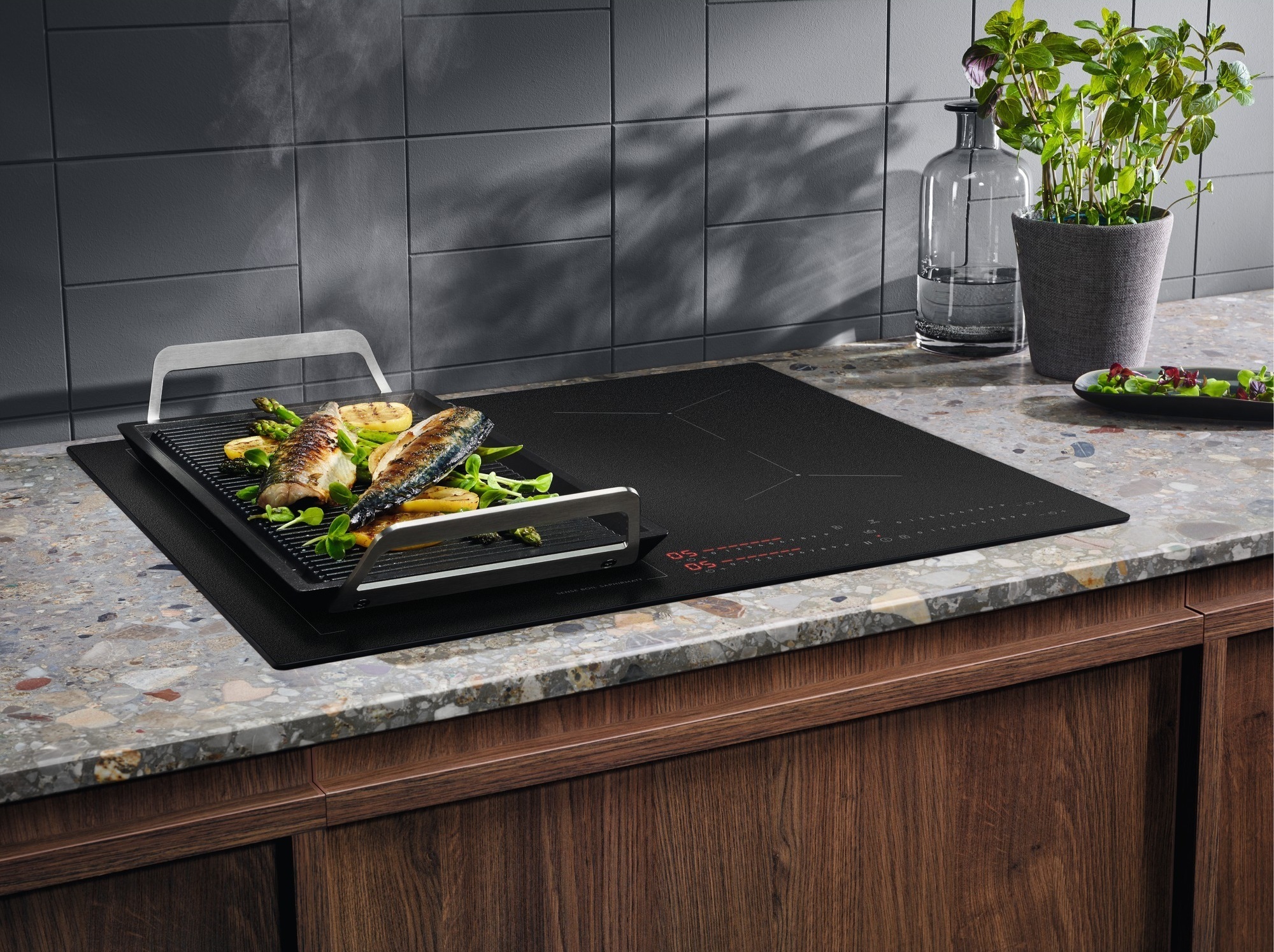 Варочная поверхность Electrolux индукционная EIS62453IZ фото 7