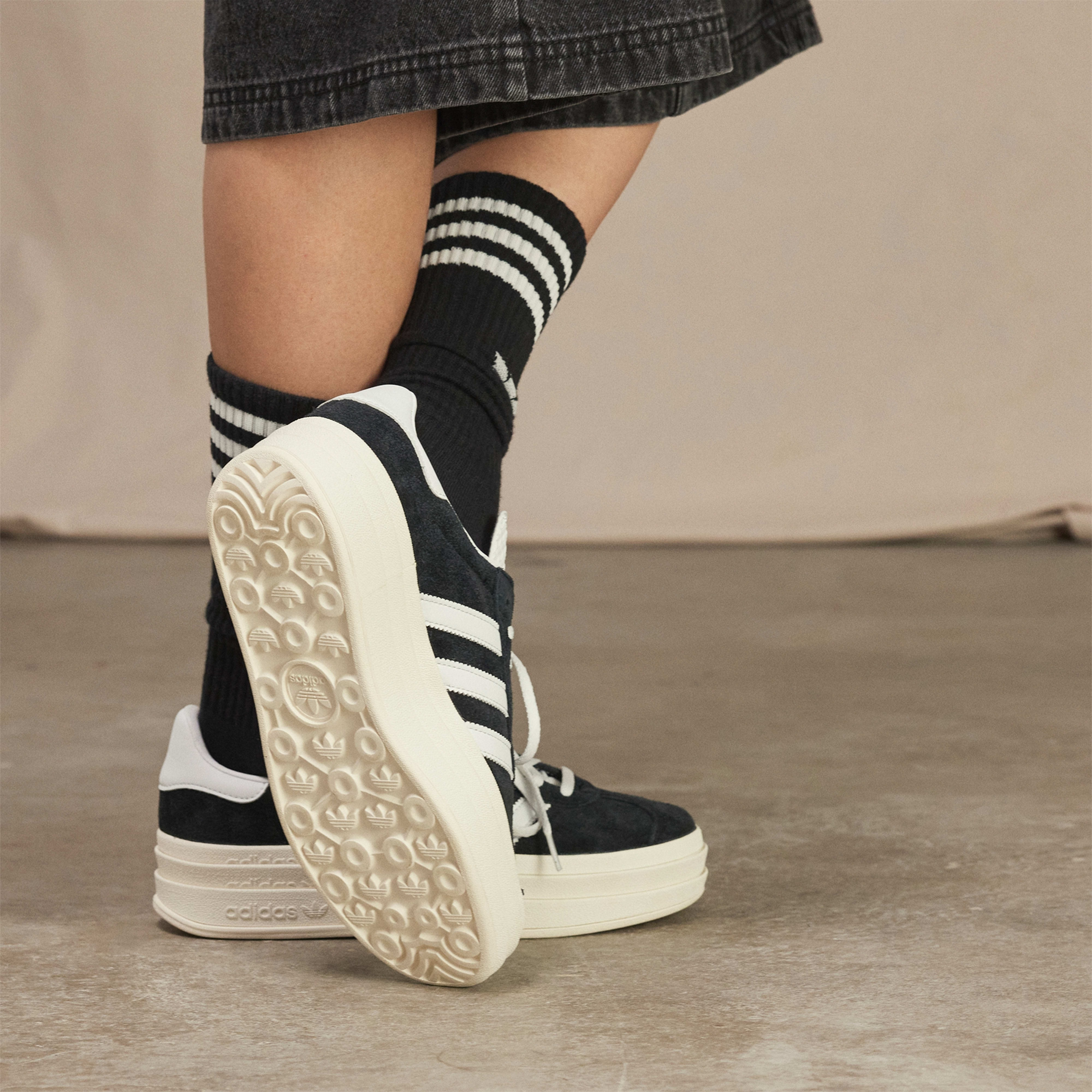 Кеды женские Adidas Gazelle Bold W HQ6912 37.5 (4.5 UK) черные фото 