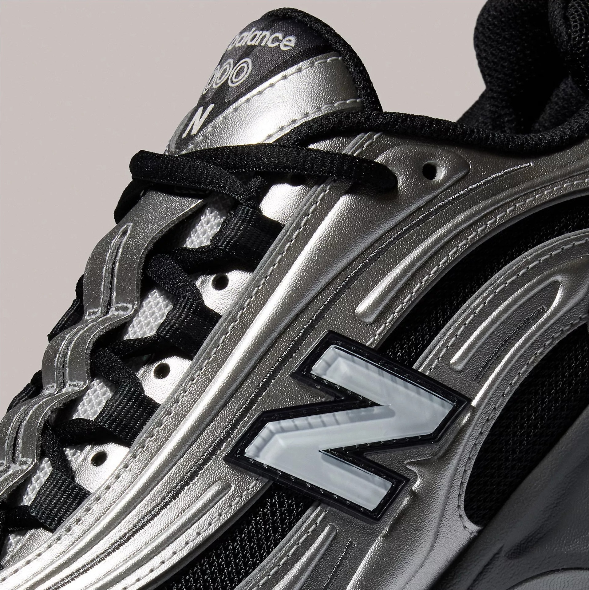 Кроссовки мужские New Balance M1000EGR 44 (10 US) серебряно/черные фото 