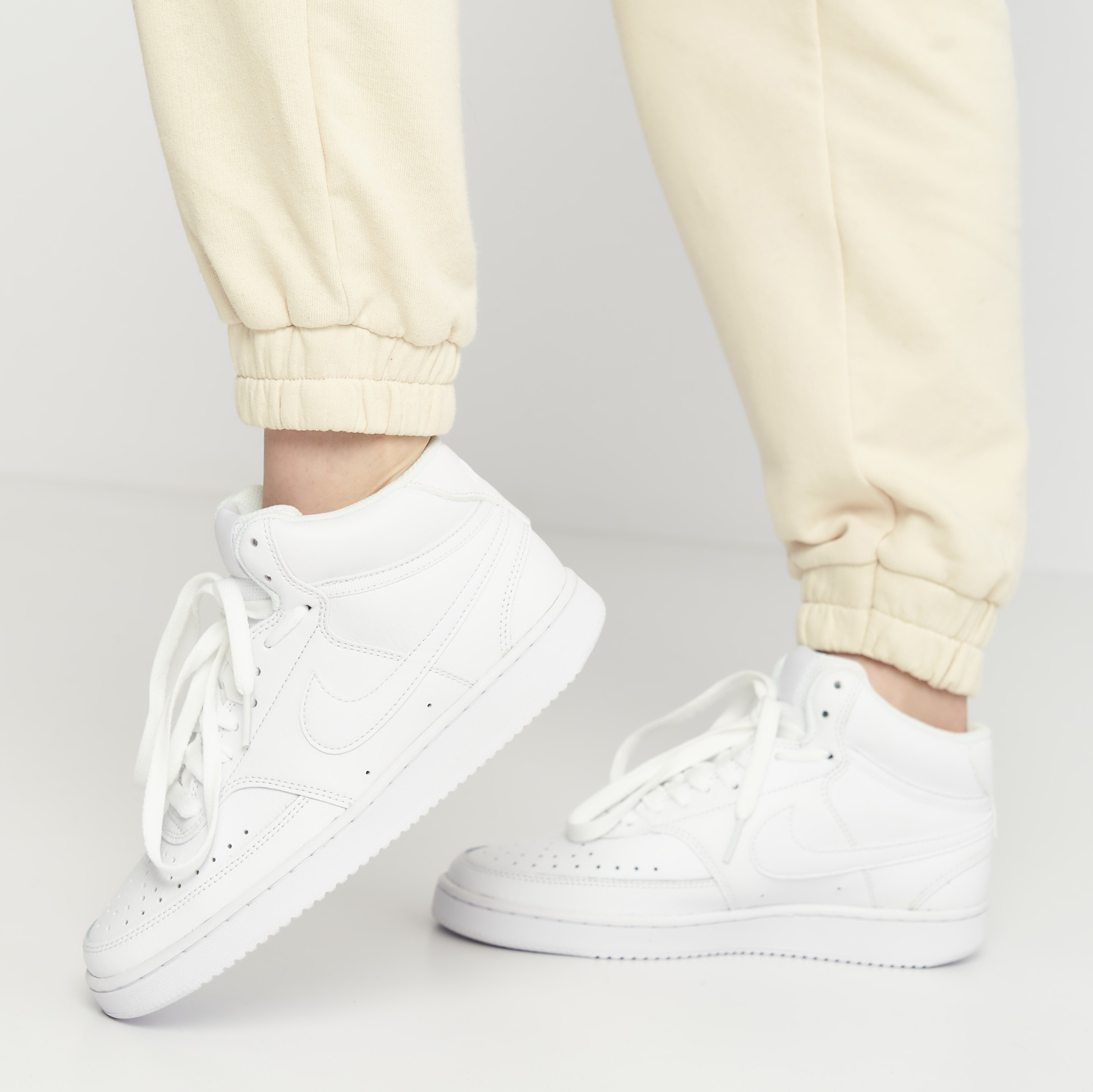 Кеды женские Nike Court Vision Mid CD5436-100 35.5 (5 US) белые фото 7