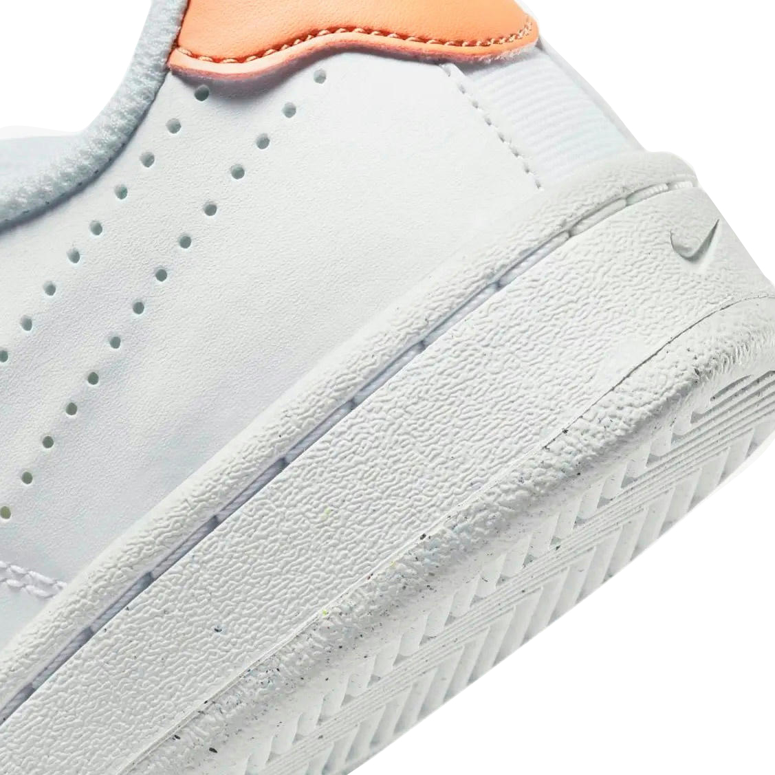 Кеды женские Nike Court Royale 2 Nn DQ4127-104 36.5 (6 US) белые фото