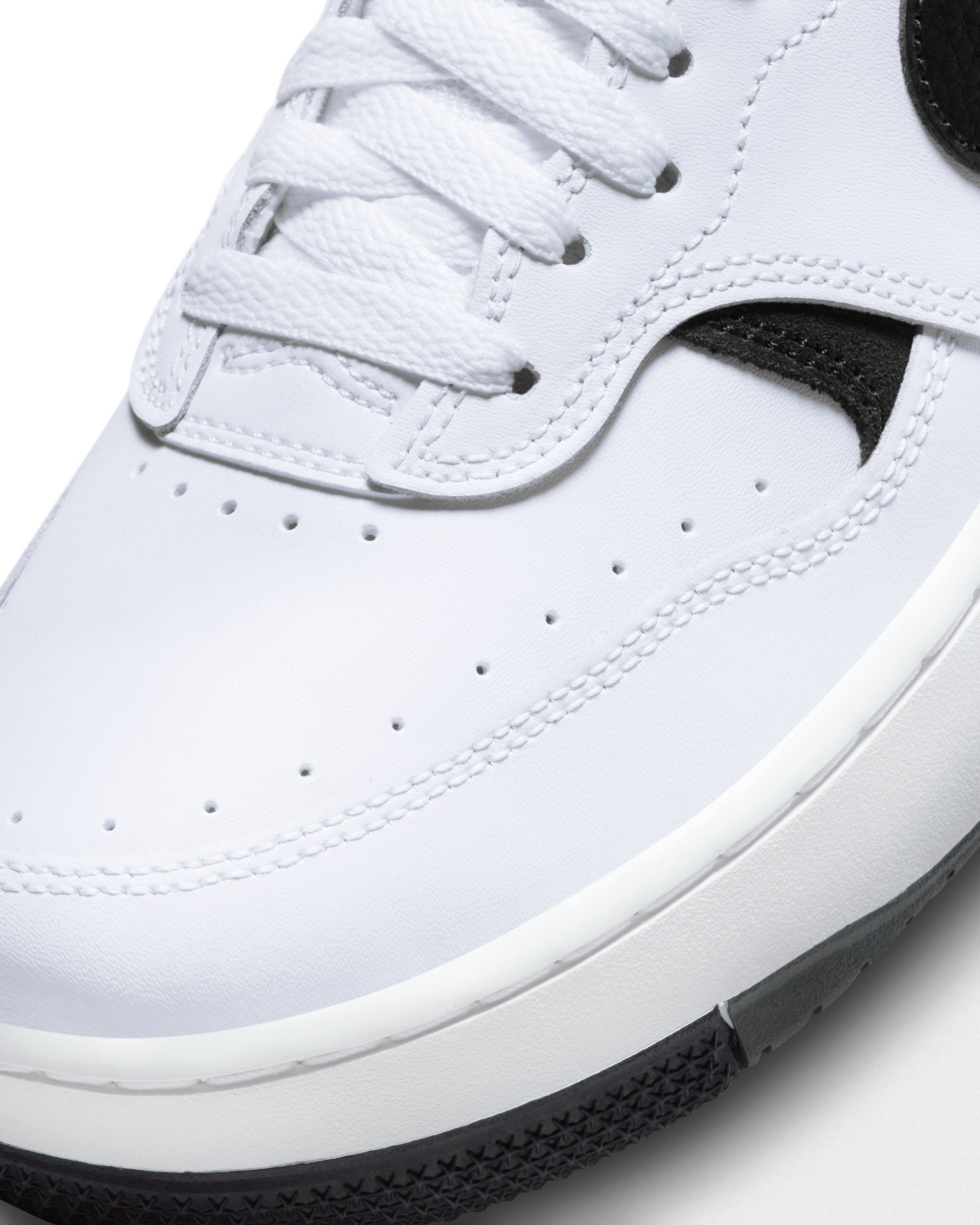 Кеди жіночі Nike Gamma Force DX9176-100 35.5 (5 US) білийфото4