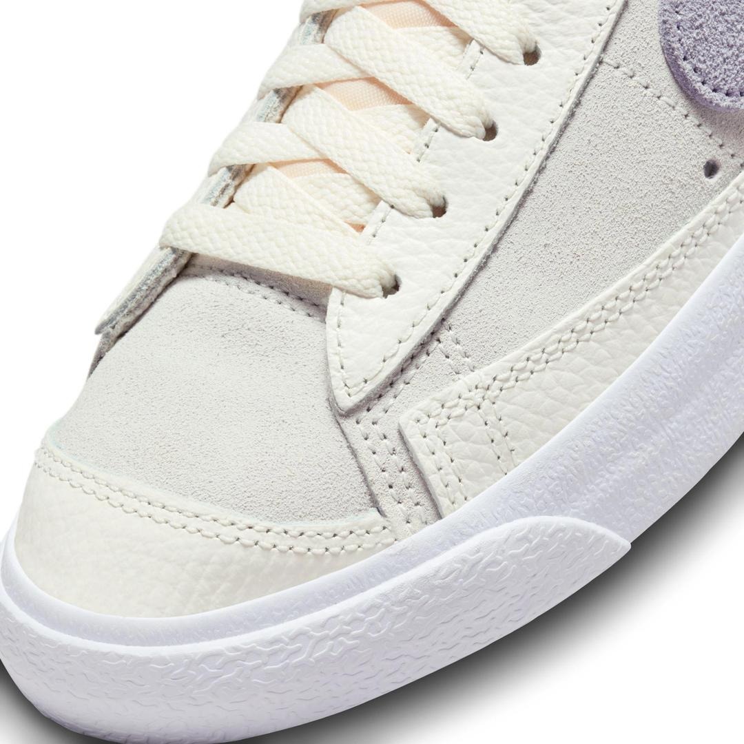 Кеди жіночі Nike Blazer Mid 77 FN7775-100 36 (5.5 US) білийфото7